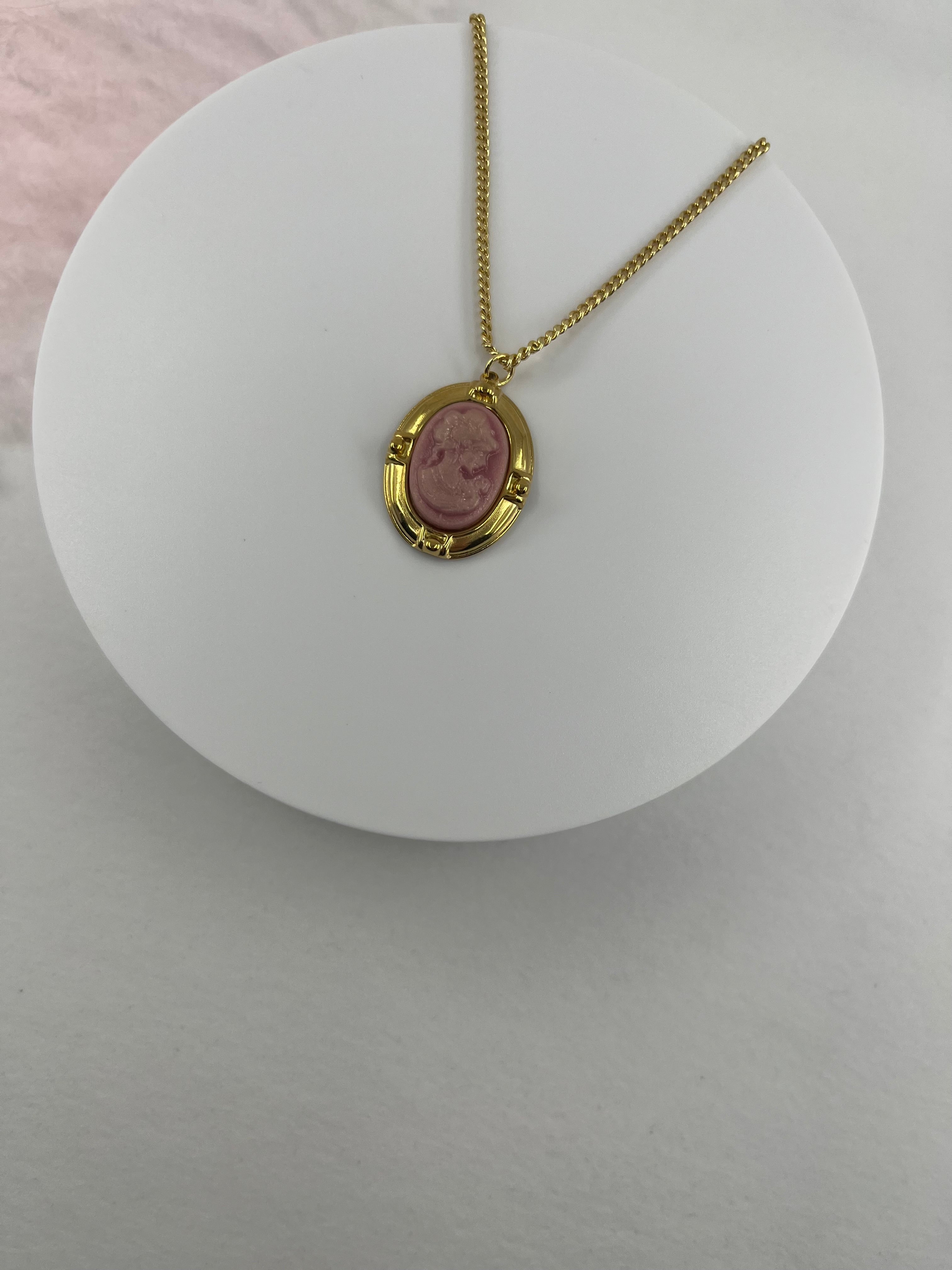 Victorian necklace with Cameo pendant: 18K Gold Plated