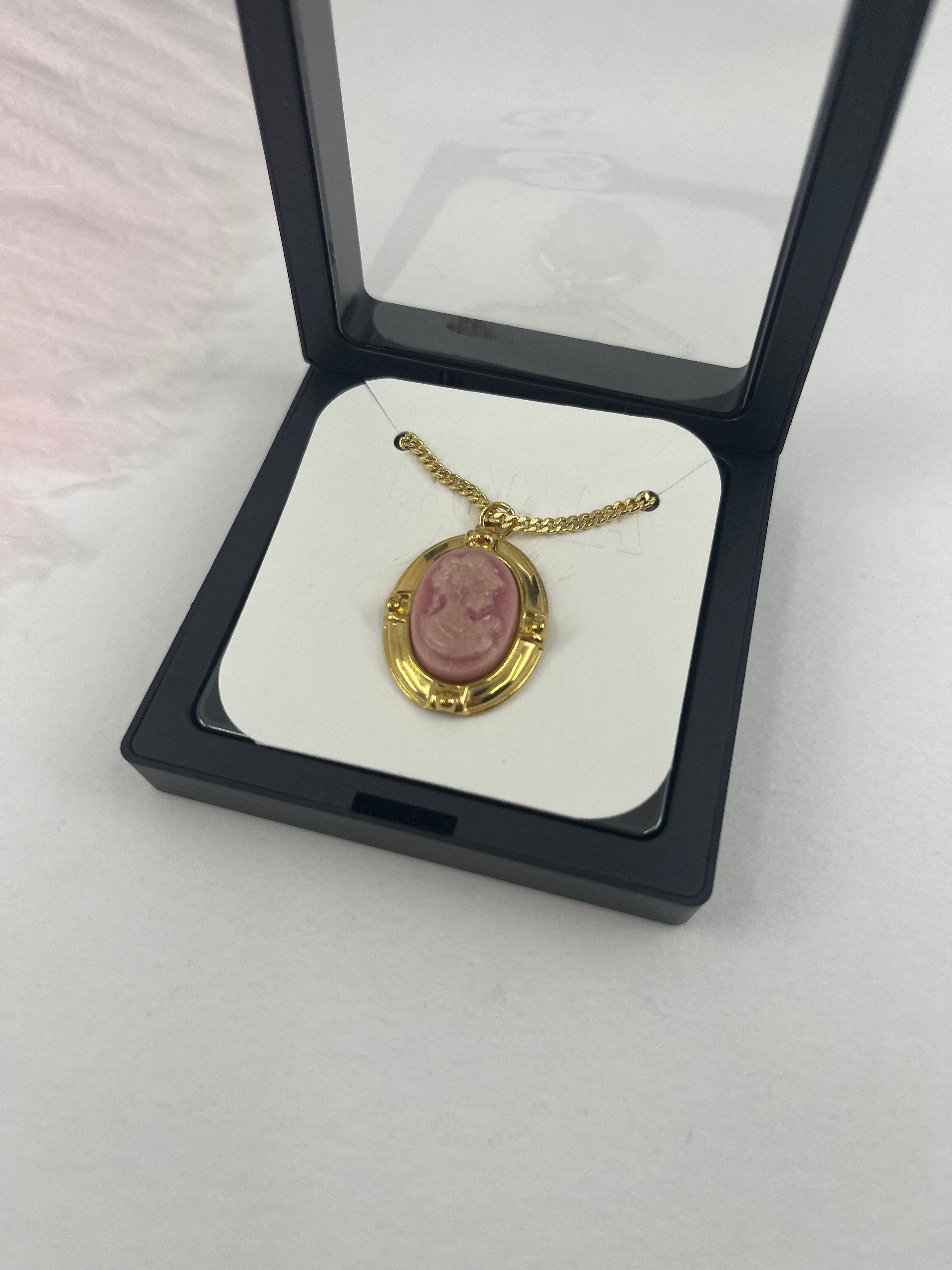 Victorian necklace with Cameo pendant: 18K Gold Plated