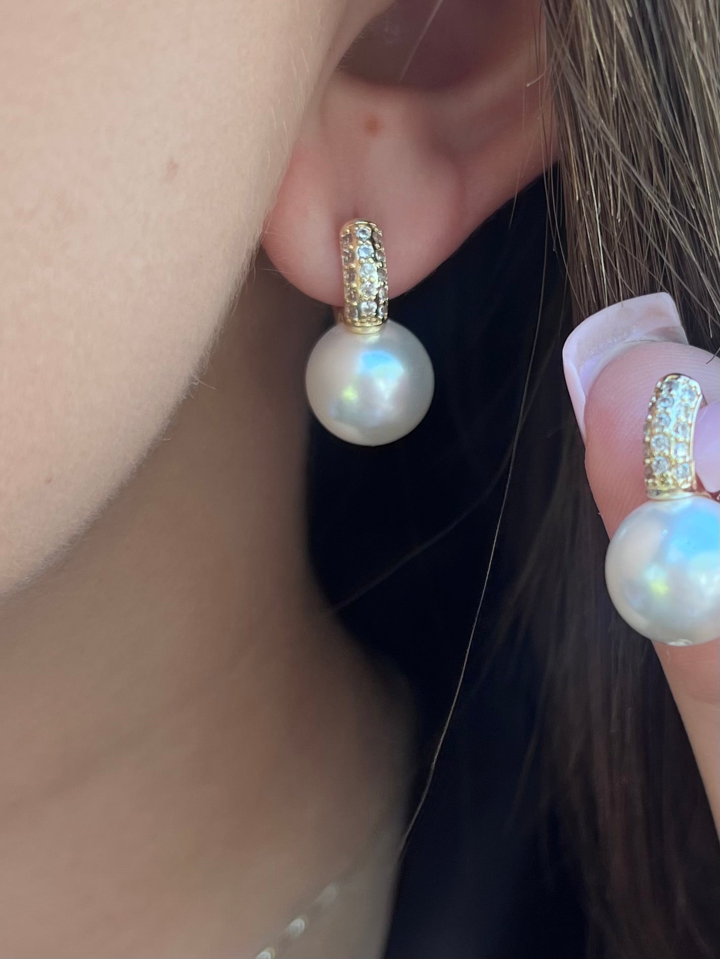 Natural Pearl Shell Gold Zirconia Earrings