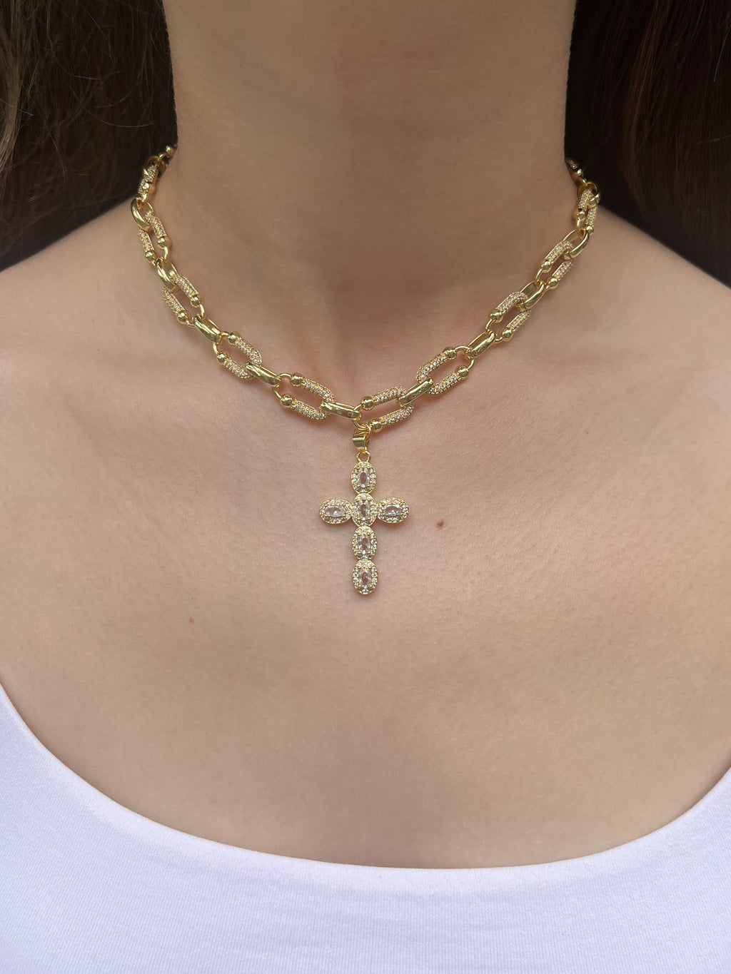 Zirconia chain necklace with cross pendant