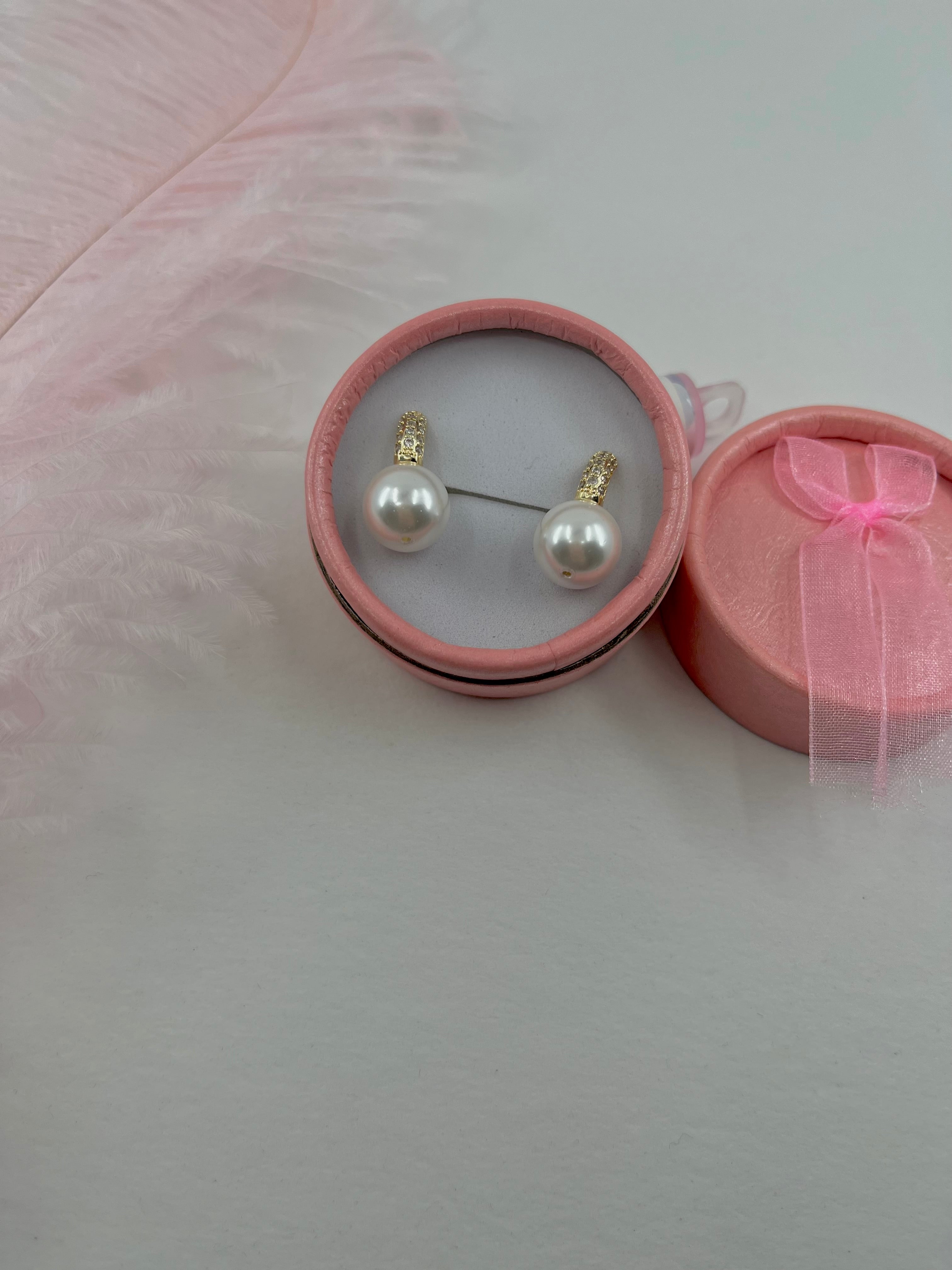 Natural Pearl Shell Gold Zirconia Earrings
