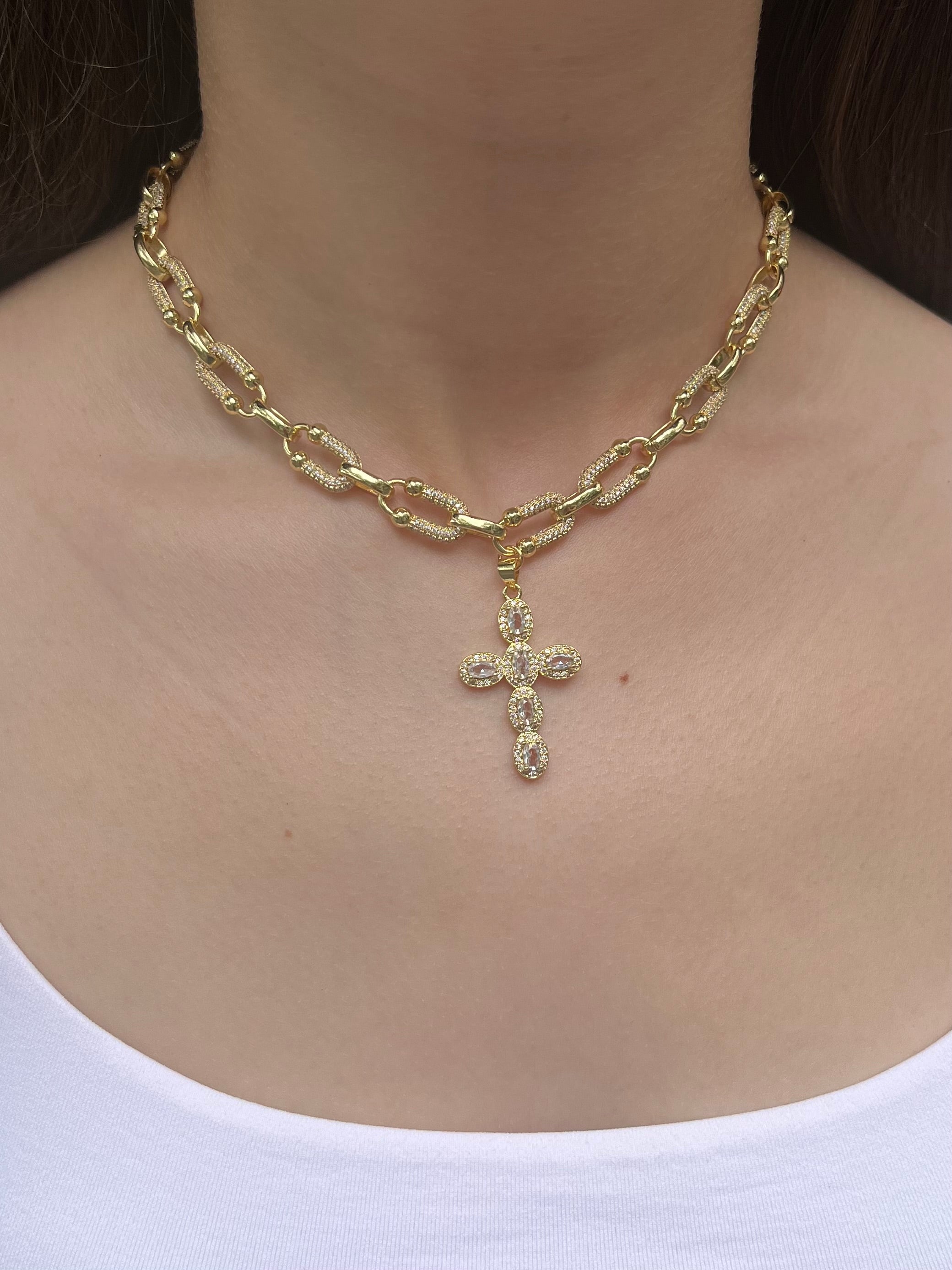 Zirconia chain necklace with cross pendant