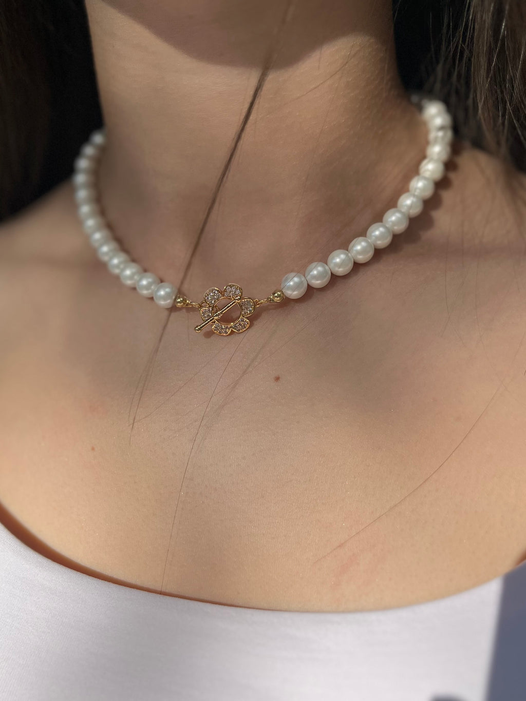 Shell Pearl Necklace with flower toggle: 18K Gold Plated