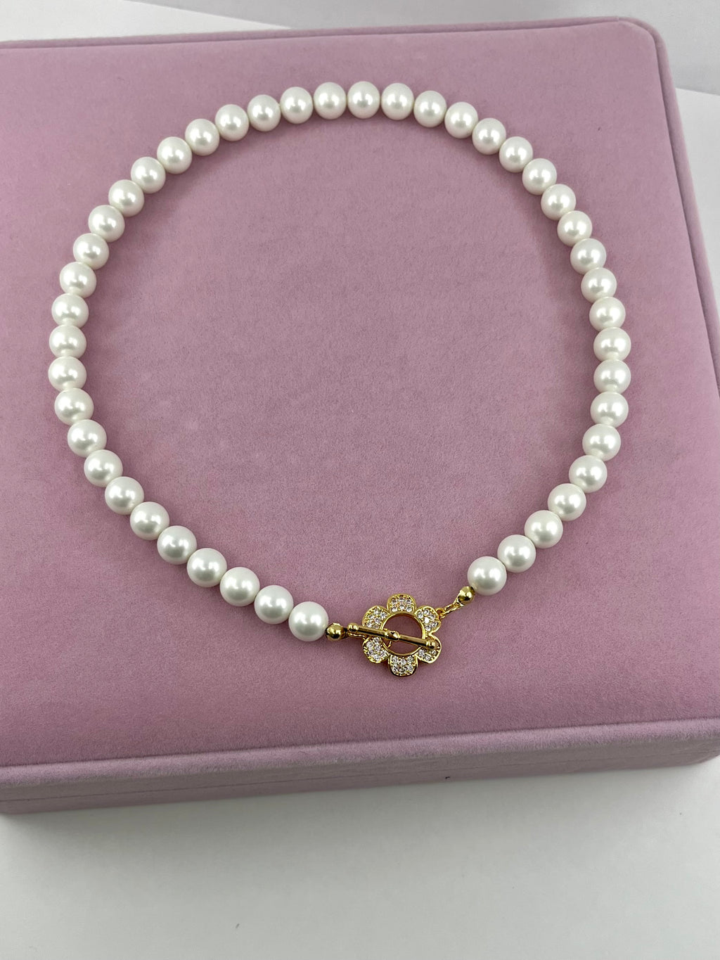 Shell Pearl Necklace with flower toggle: 18K Gold Plated