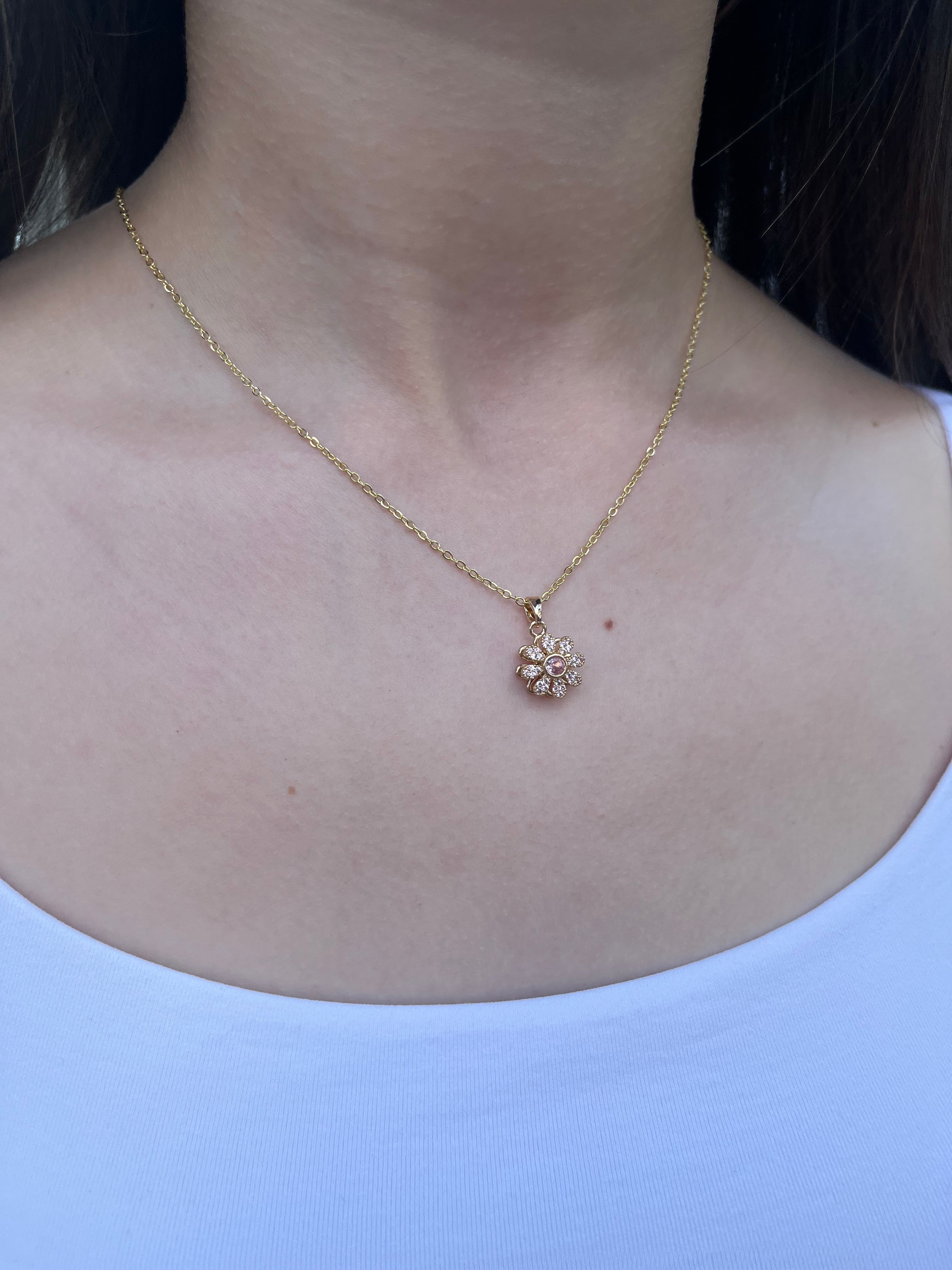 18K Gold Flower Spinner Pendant Necklace