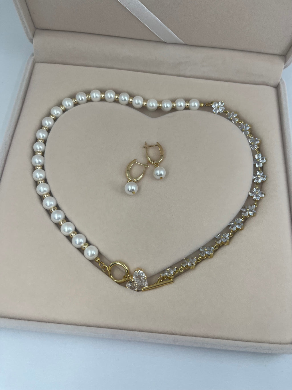 Asymmetrical Pearl Necklace with earrings : 18K Gold Plated