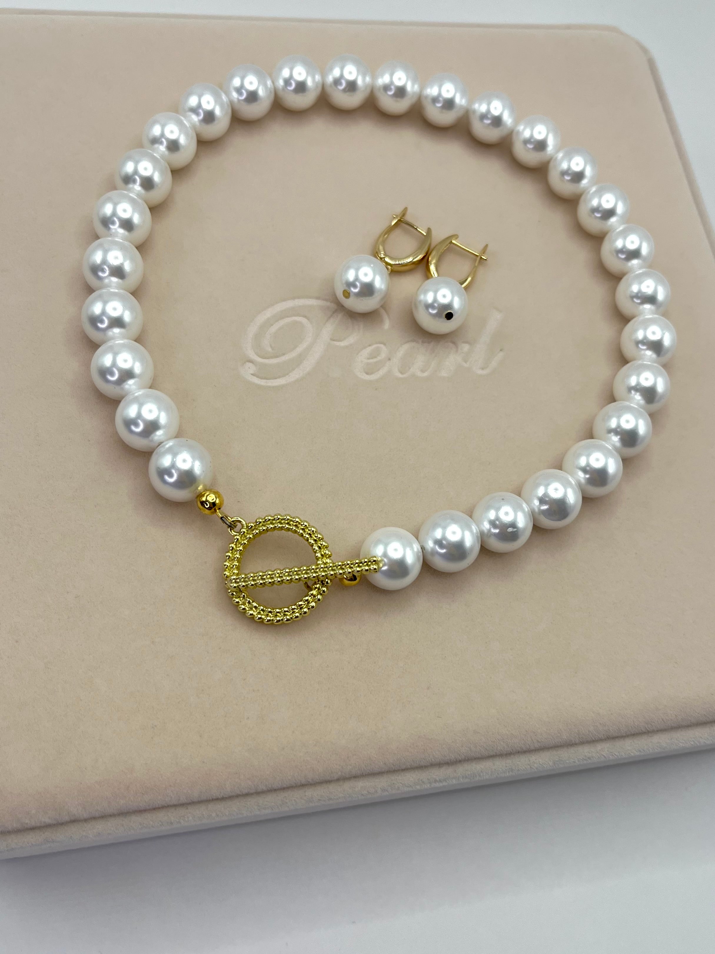 Shell Pearl Choker Necklace and earrings, 18K Gold Plated Clasp