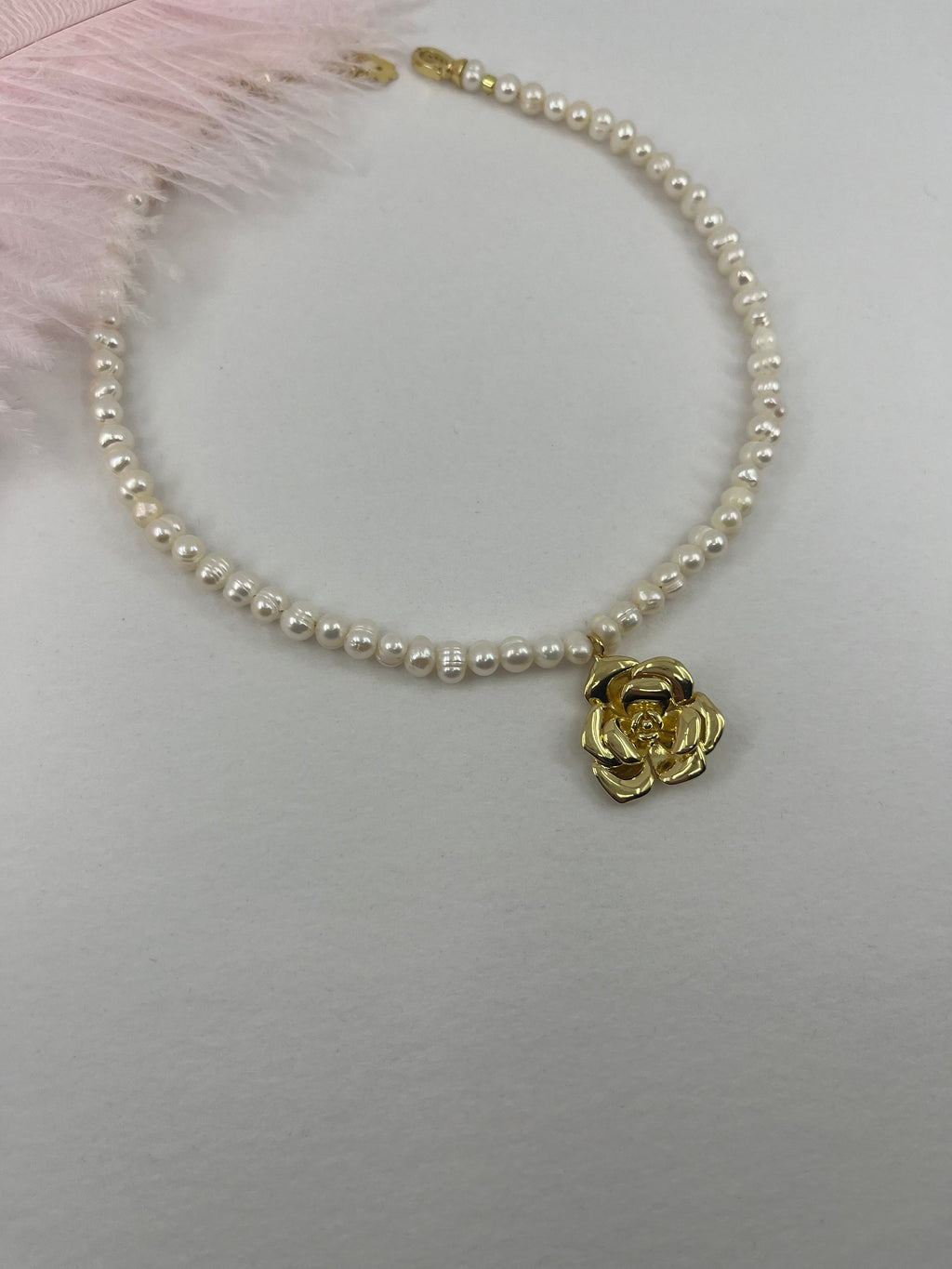 Pearl Necklace with gold rose pendants: 18K Gold Plated