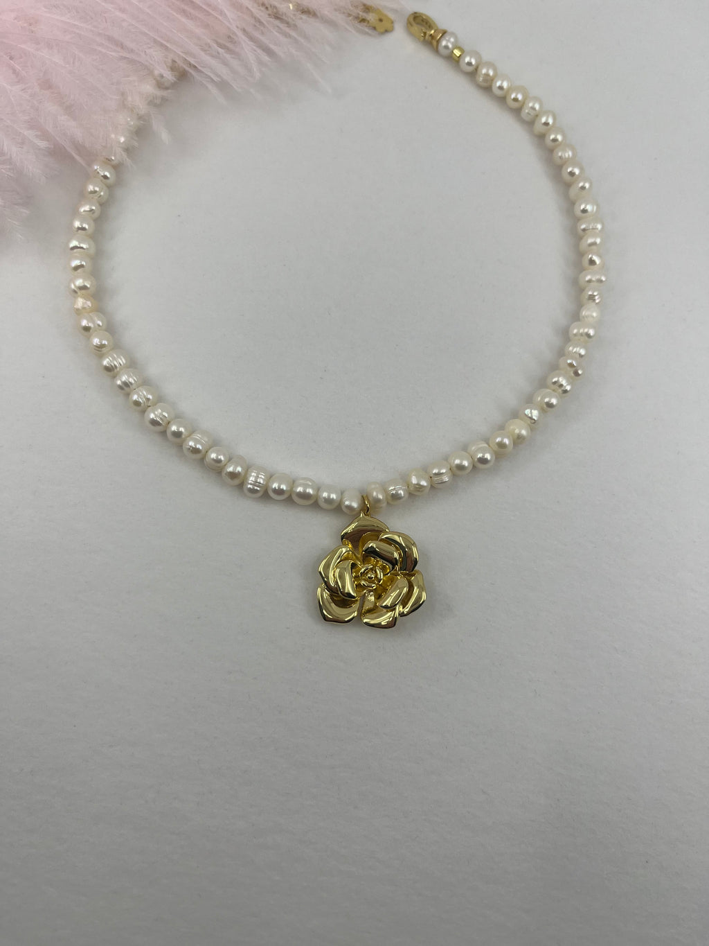 Pearl Necklace with gold rose pendants: 18K Gold Plated