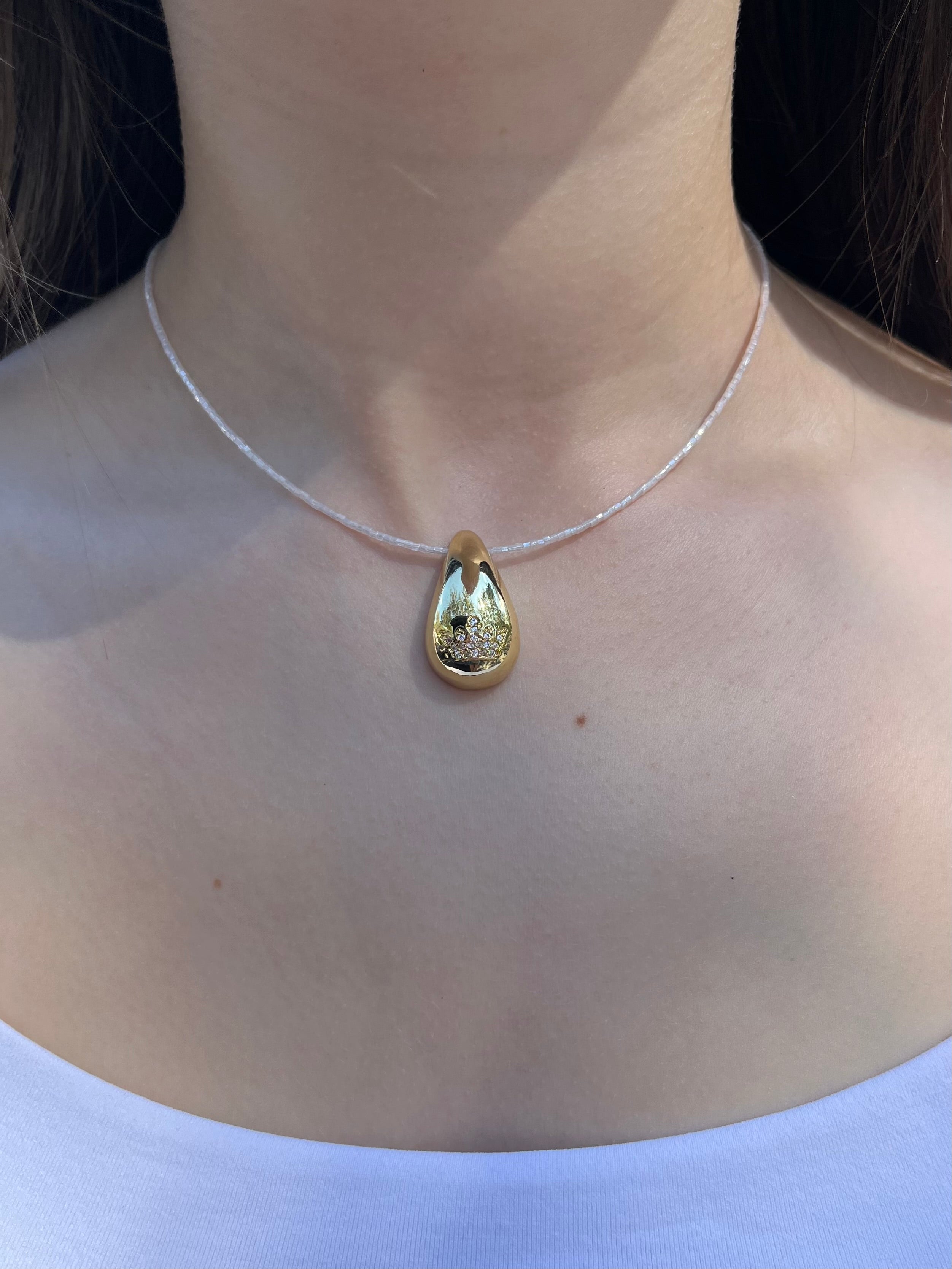 Beaded choker with gold teardrop crown pendants: 18K Gold Plated