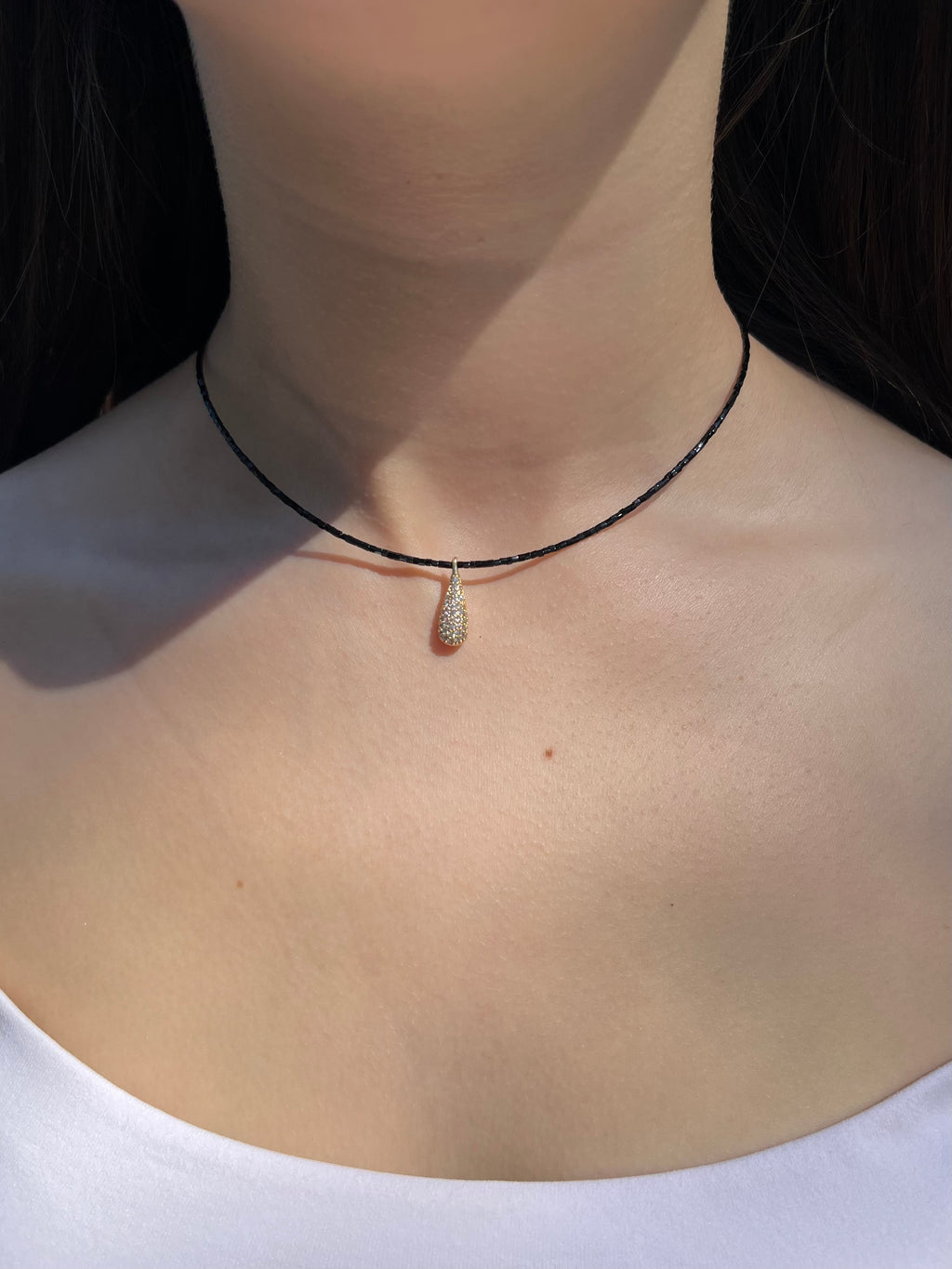 Beaded choker with zirconia teardrop pendants: 18K Gold Plated