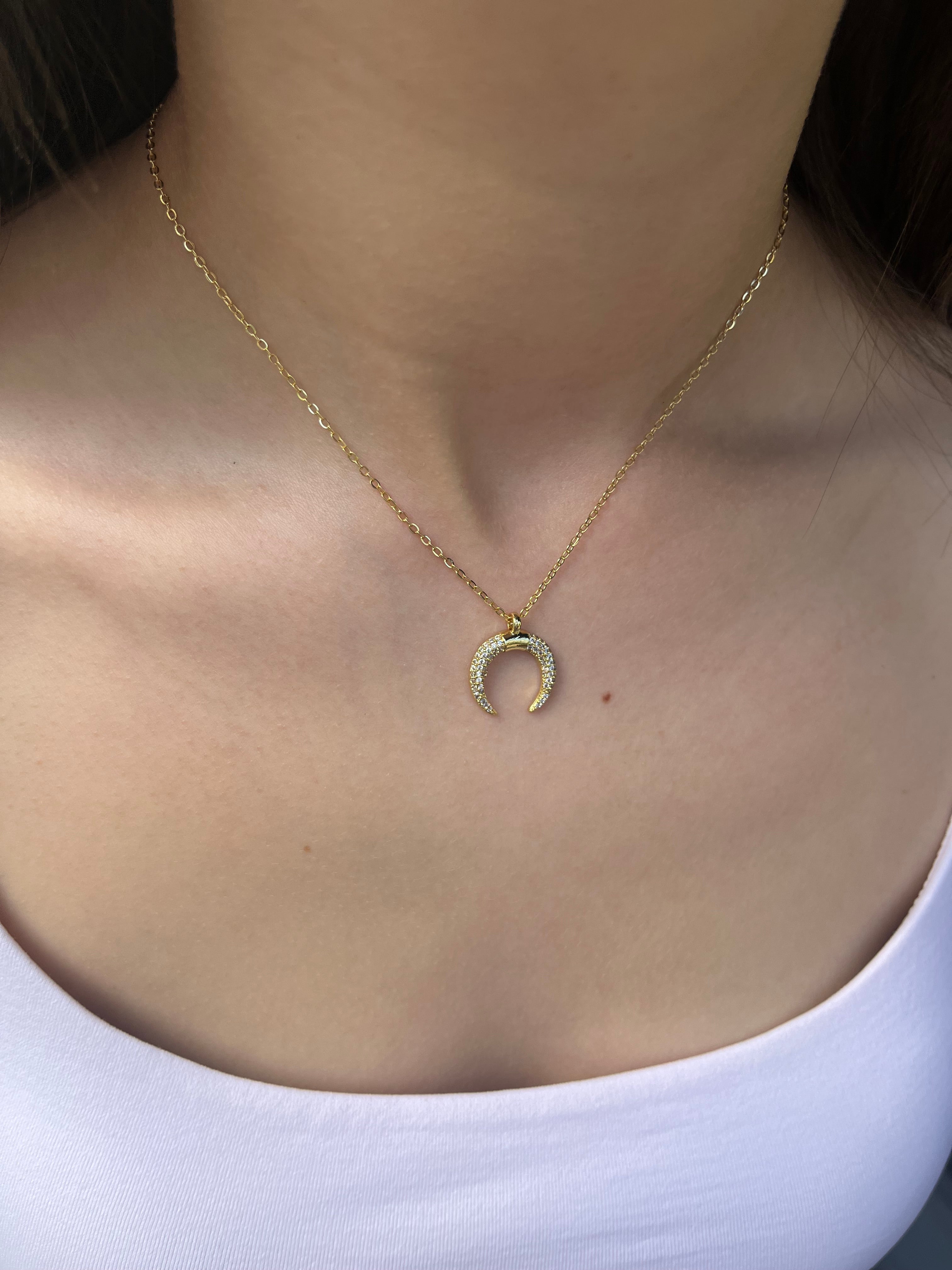 Choker necklace with zirconia moon pendants: 18K Gold Plated