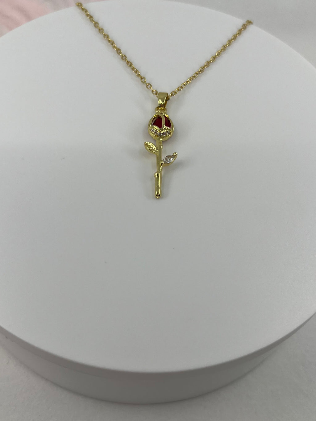 Choker necklace with gold zirconia rose pendants: 18K Gold Plated