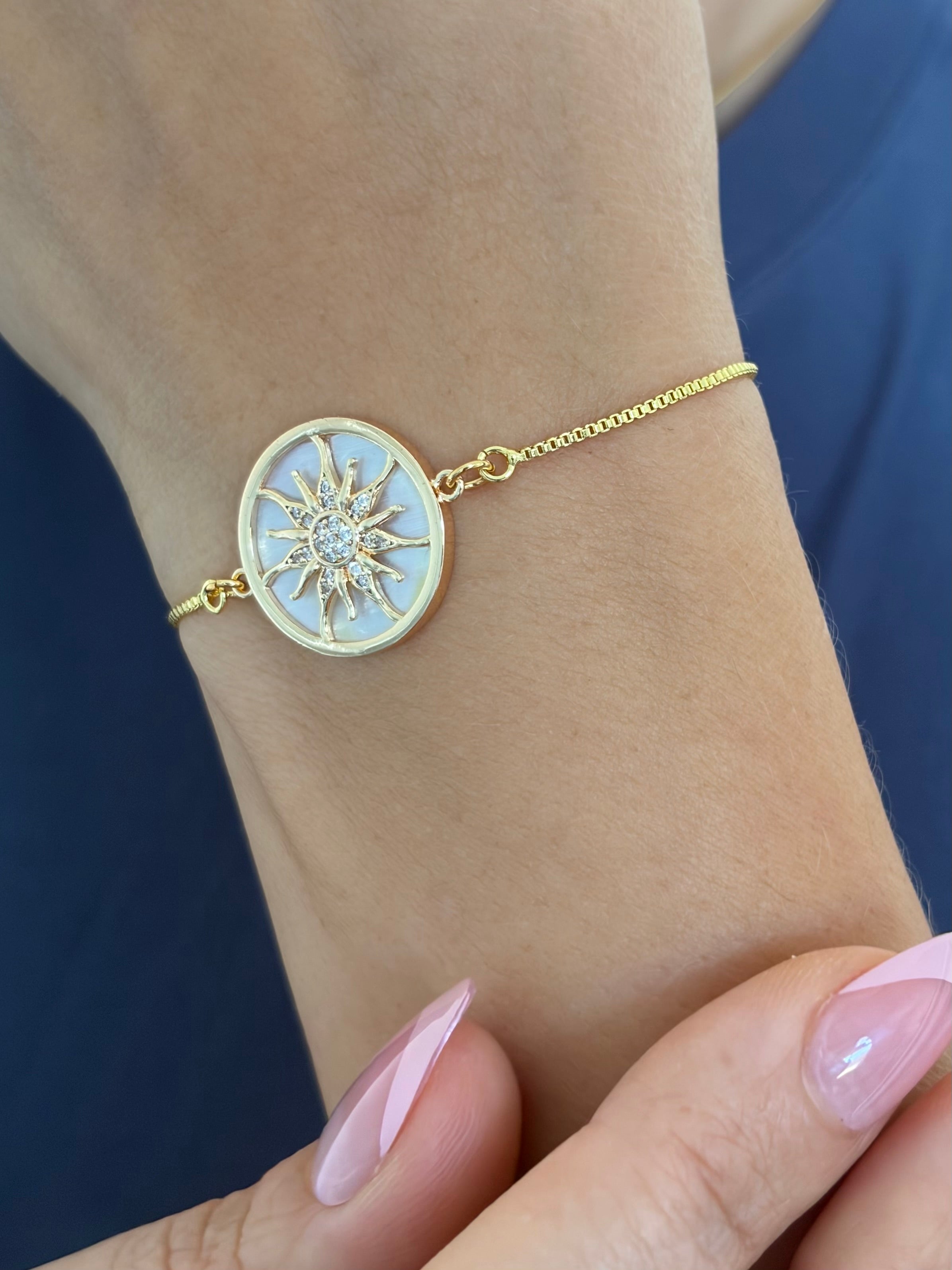 Sun bracelet with slider chain