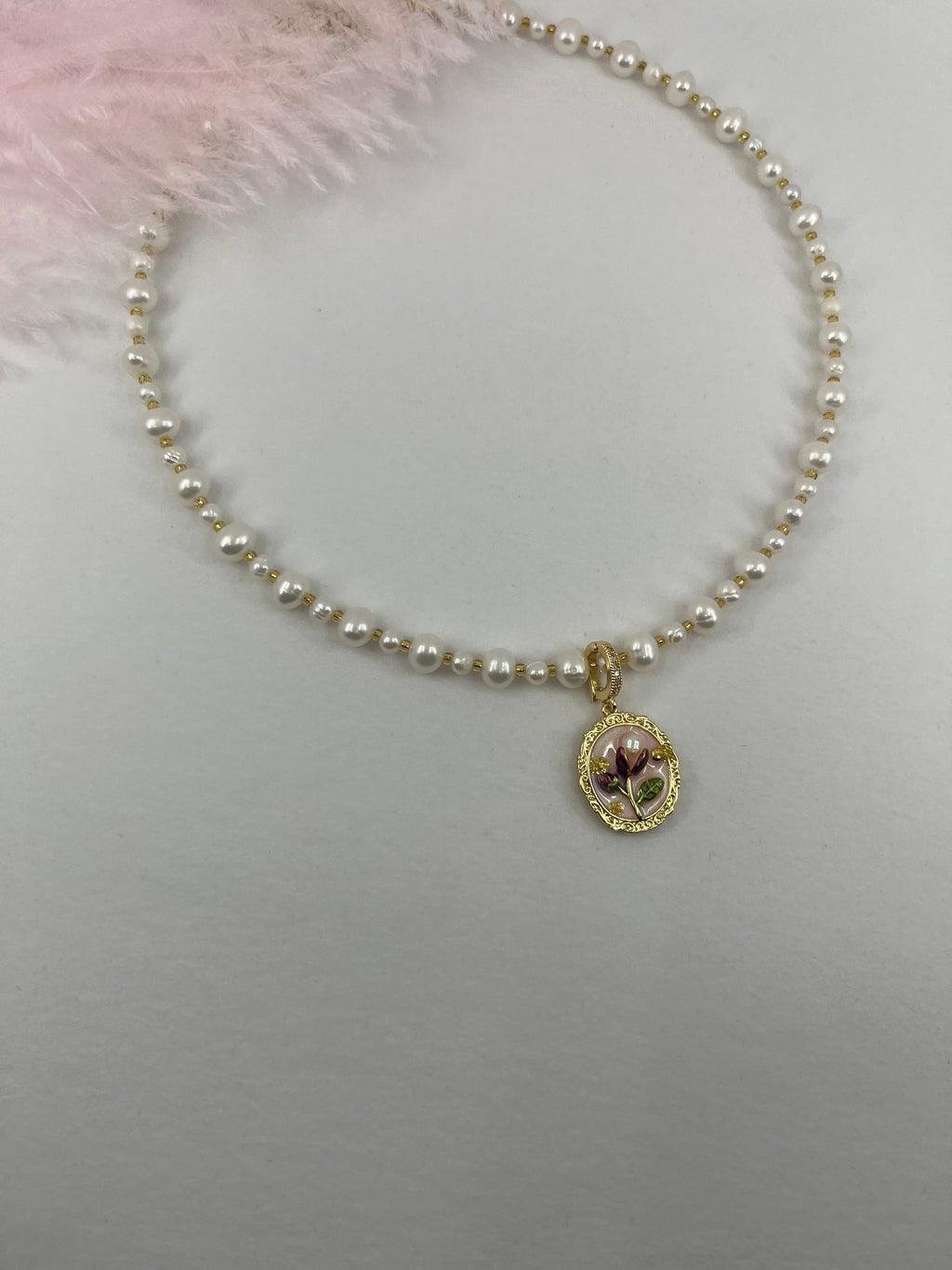 Pearl Necklace with enamel pendant: 18K Gold Plated