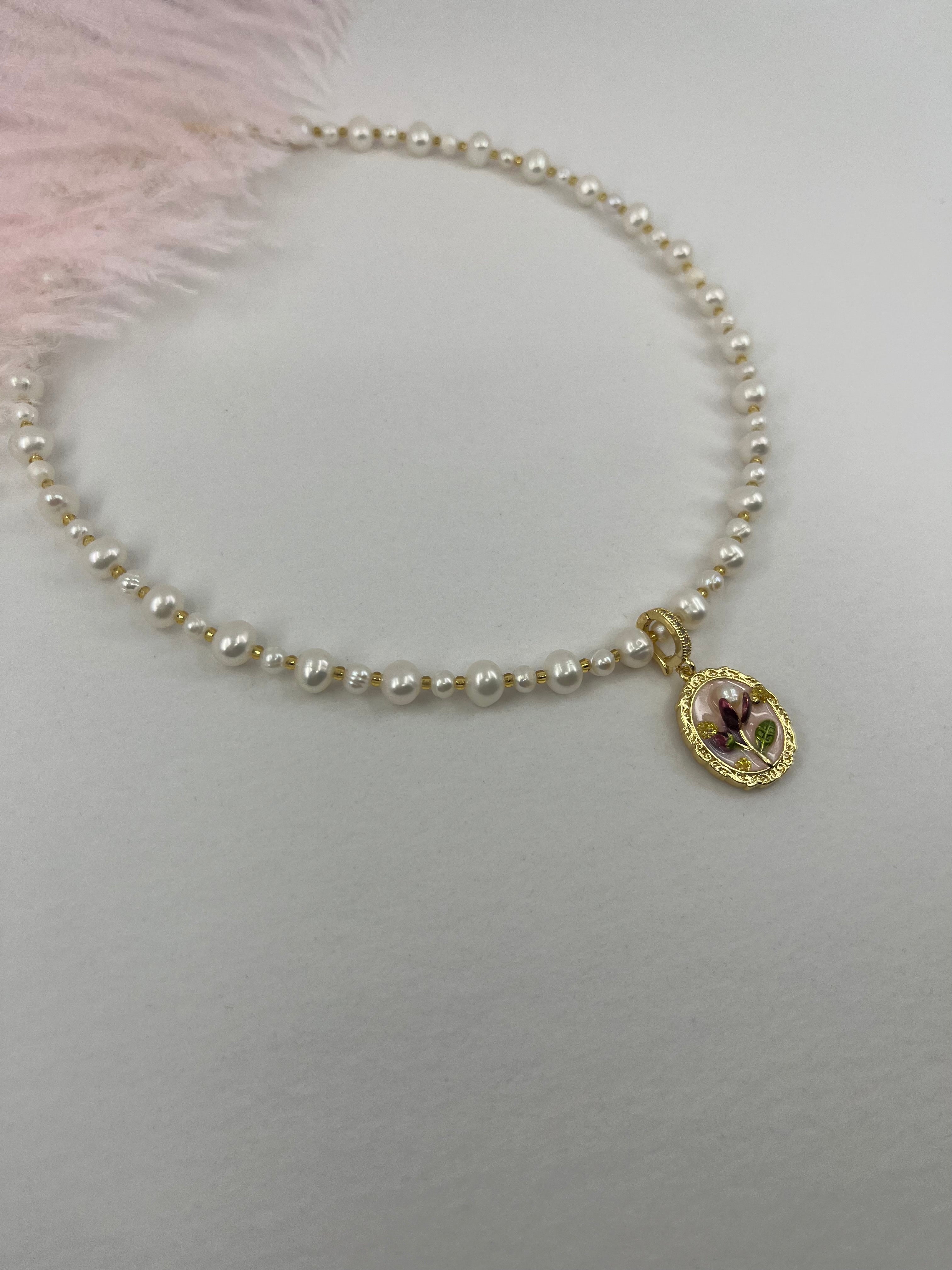 Pearl Necklace with enamel pendant: 18K Gold Plated