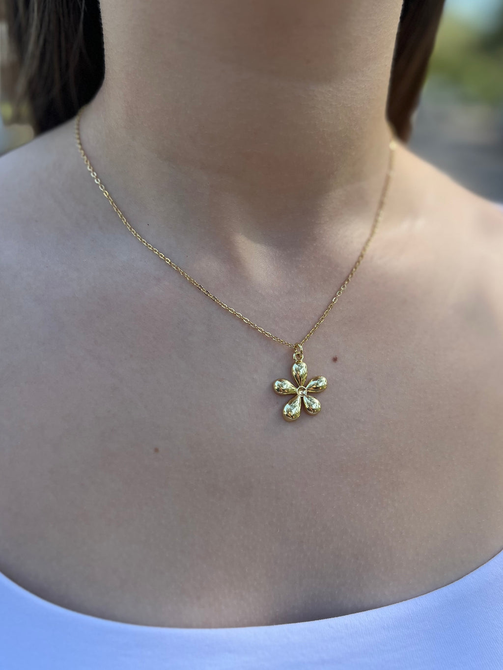 Choker necklace with gold flower pendants: 18K Gold Plated