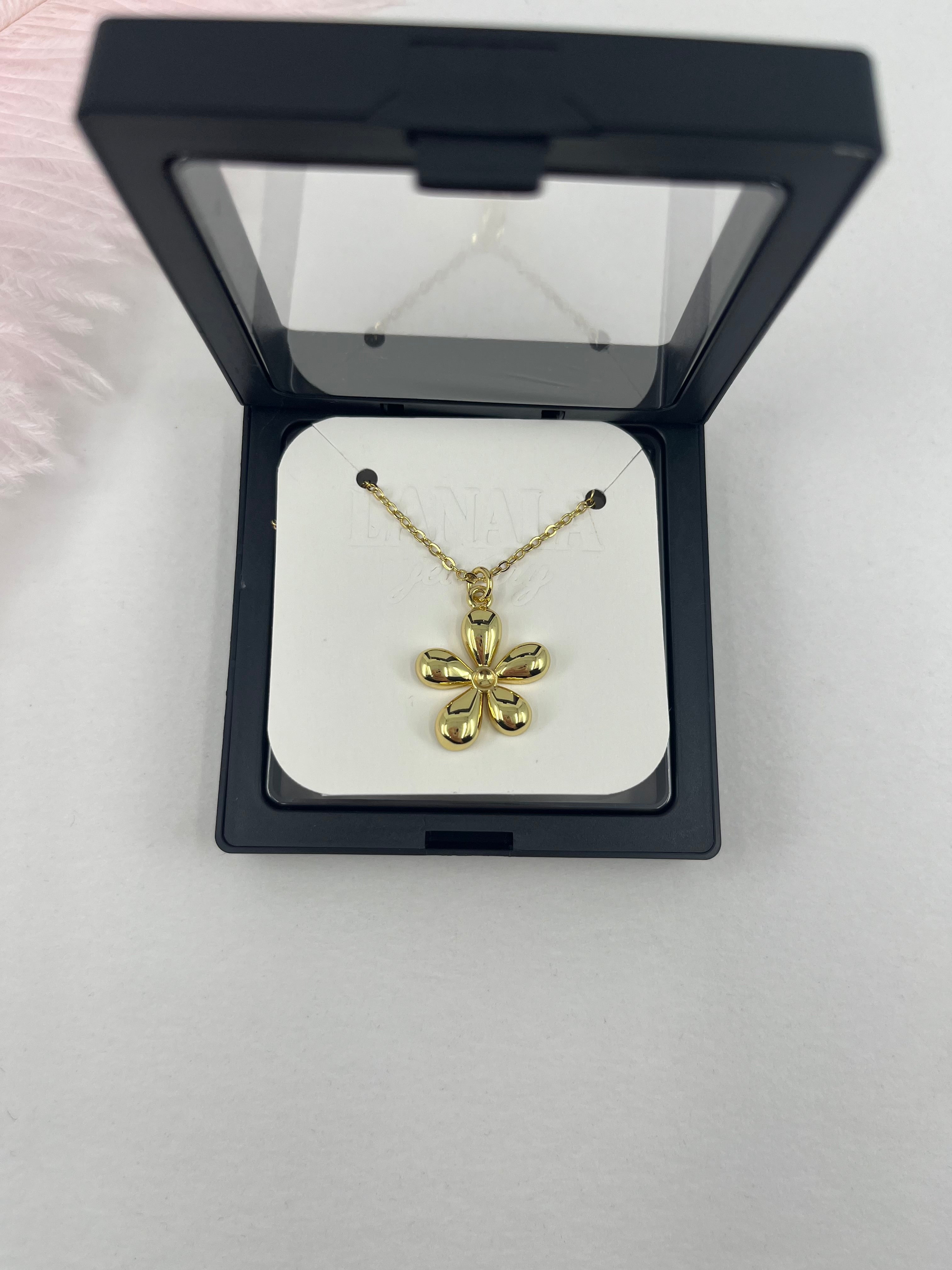 Choker necklace with gold flower pendants: 18K Gold Plated