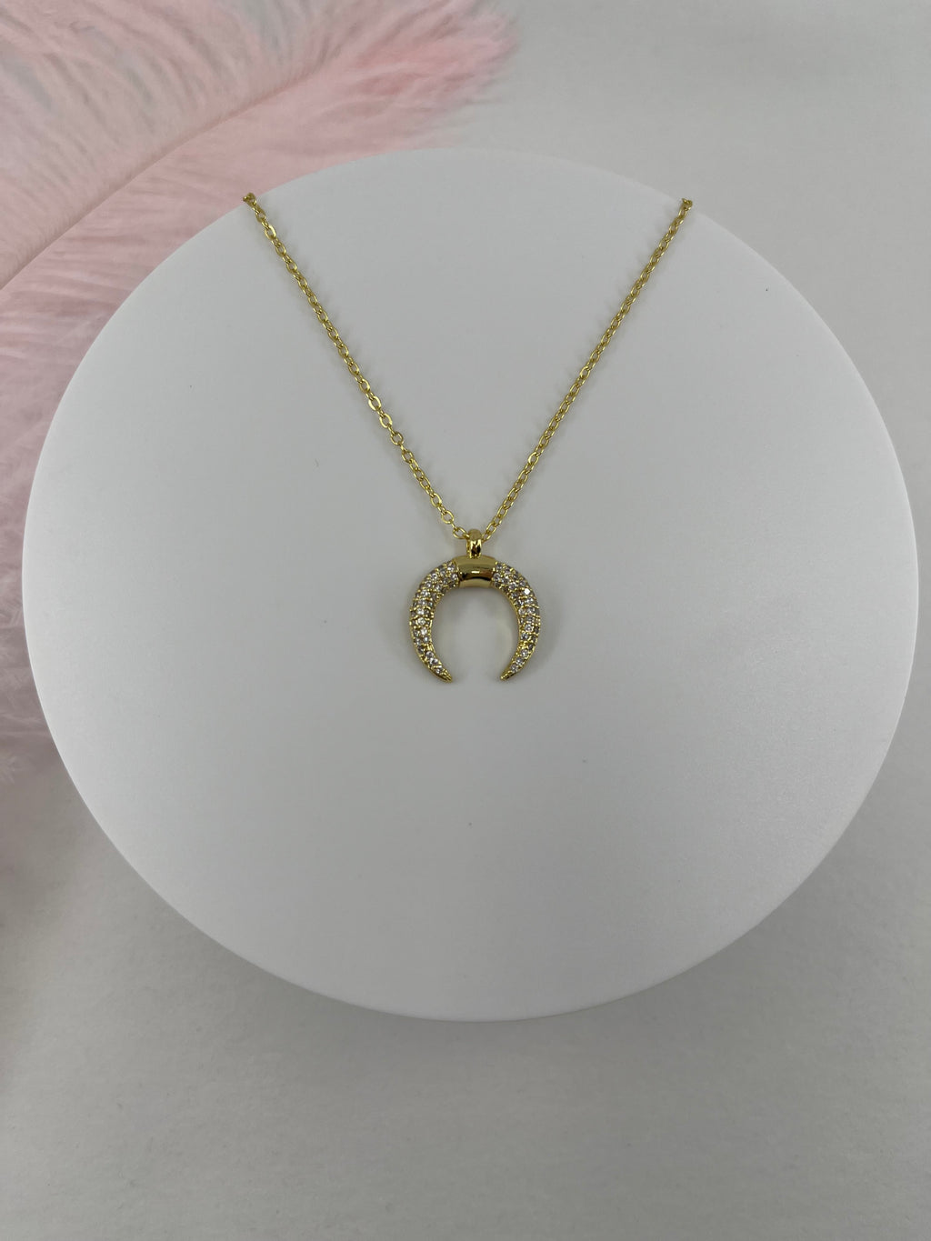 Choker necklace with zirconia moon pendants: 18K Gold Plated