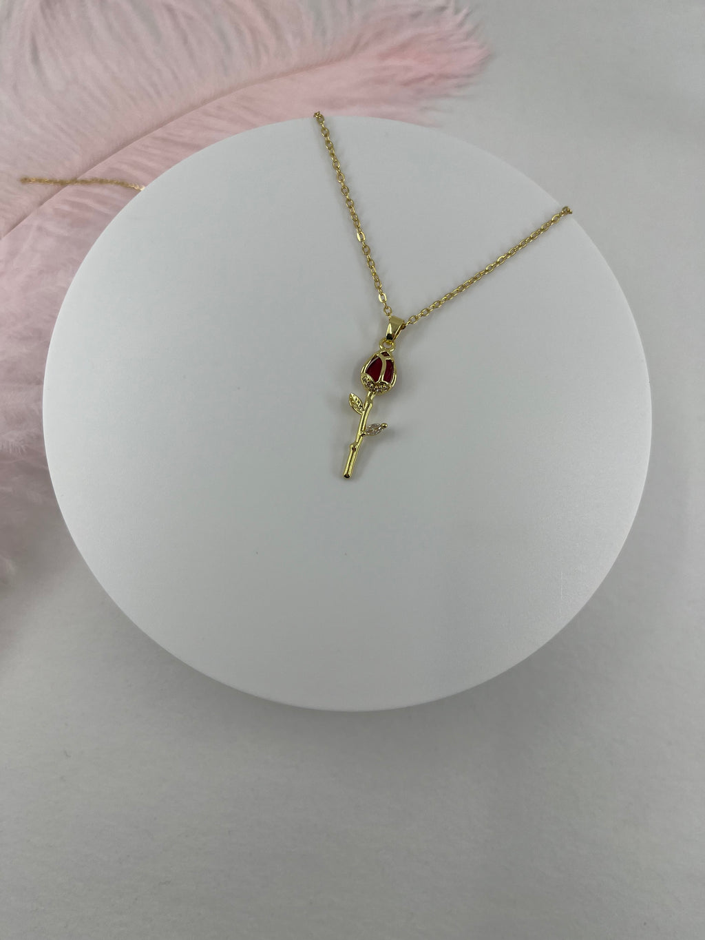 Choker necklace with gold zirconia rose pendants: 18K Gold Plated