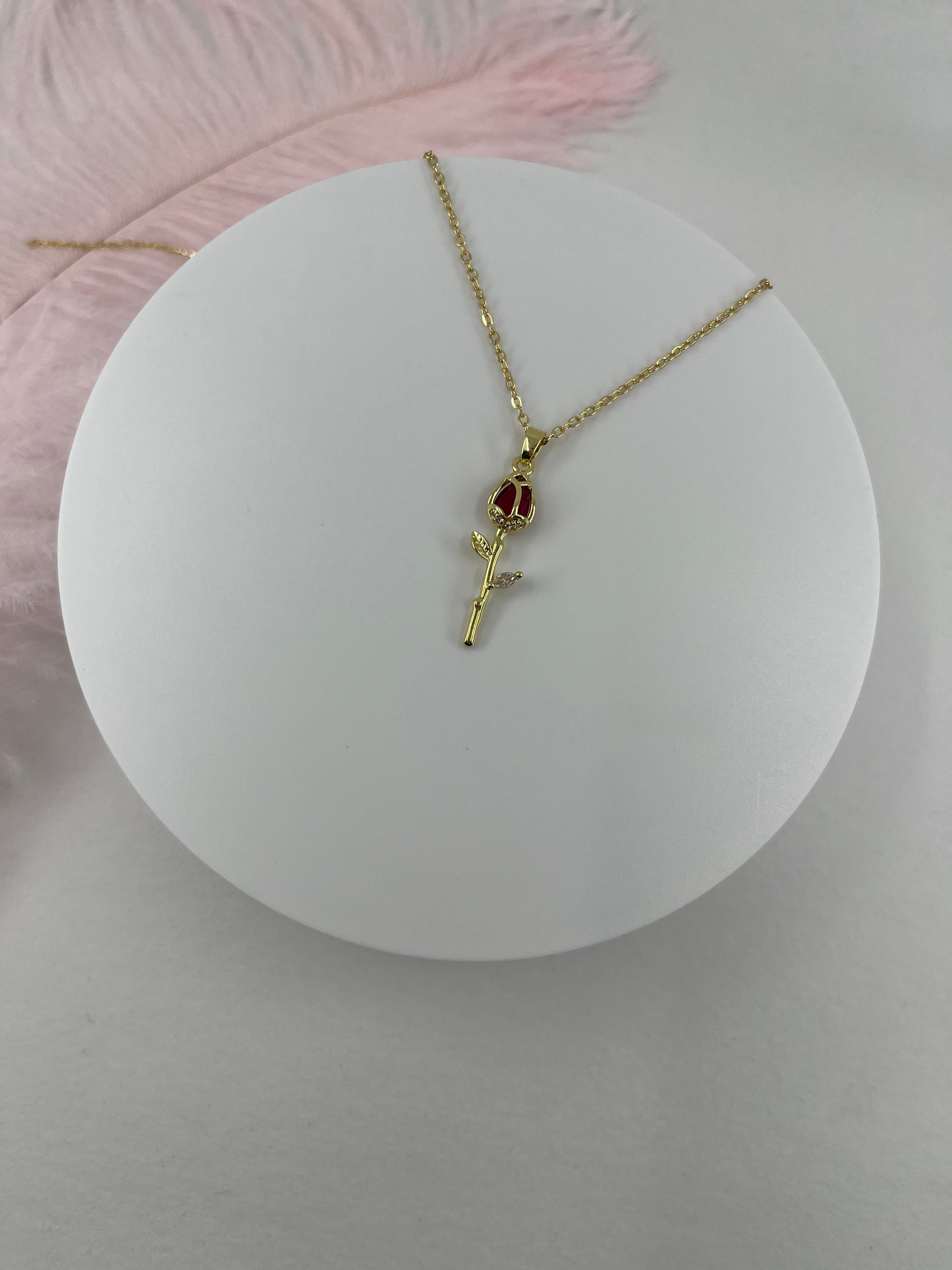 Choker necklace with gold zirconia rose pendants: 18K Gold Plated