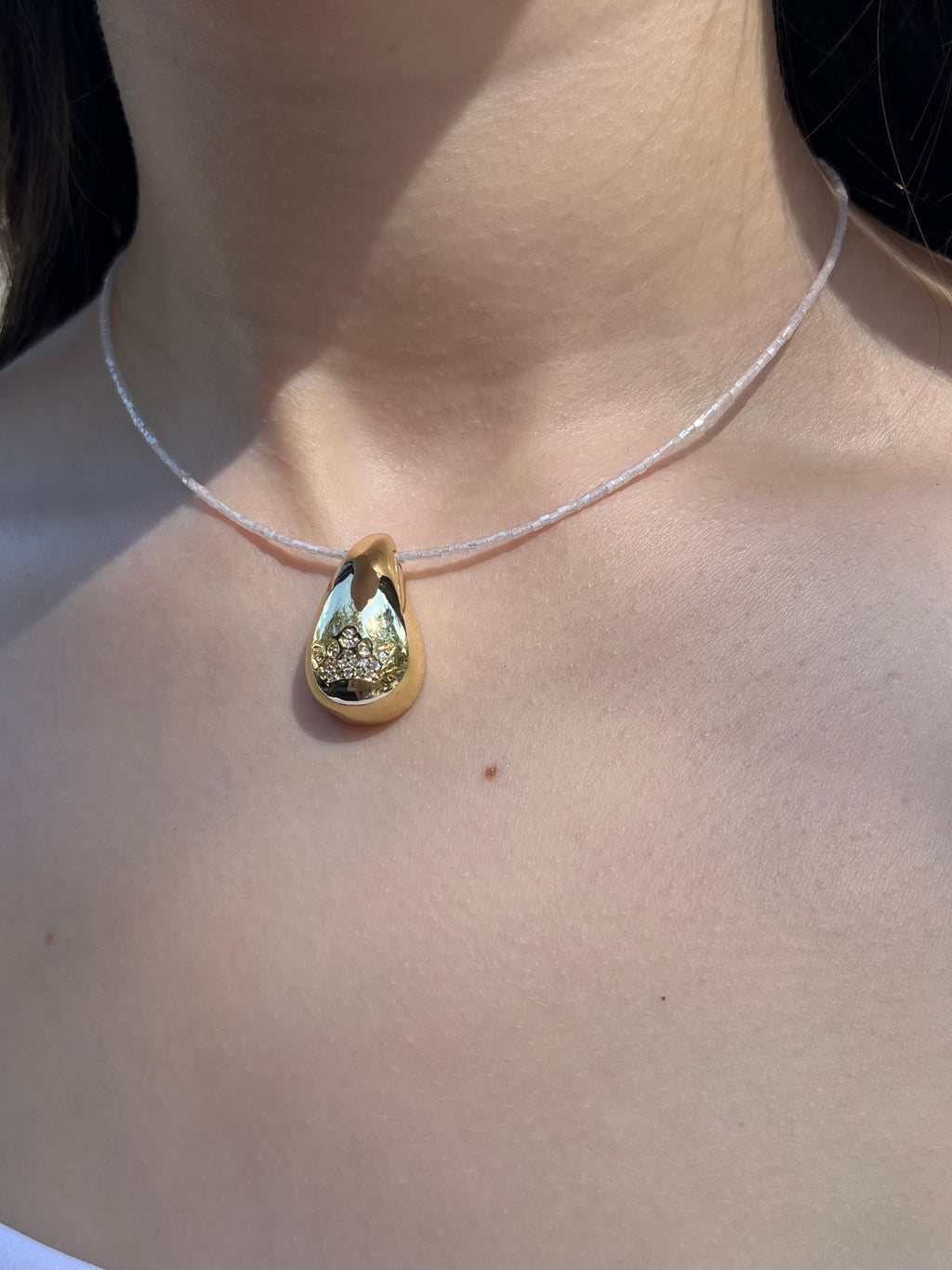 Beaded choker with gold teardrop crown pendants: 18K Gold Plated