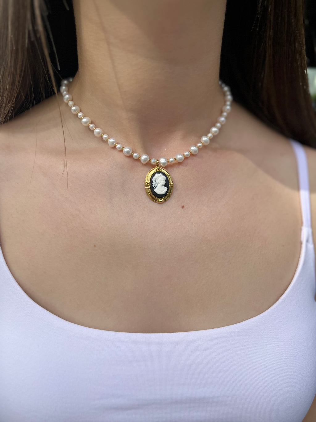 Pearl Necklace with cameo pendant: 18K Gold Plated