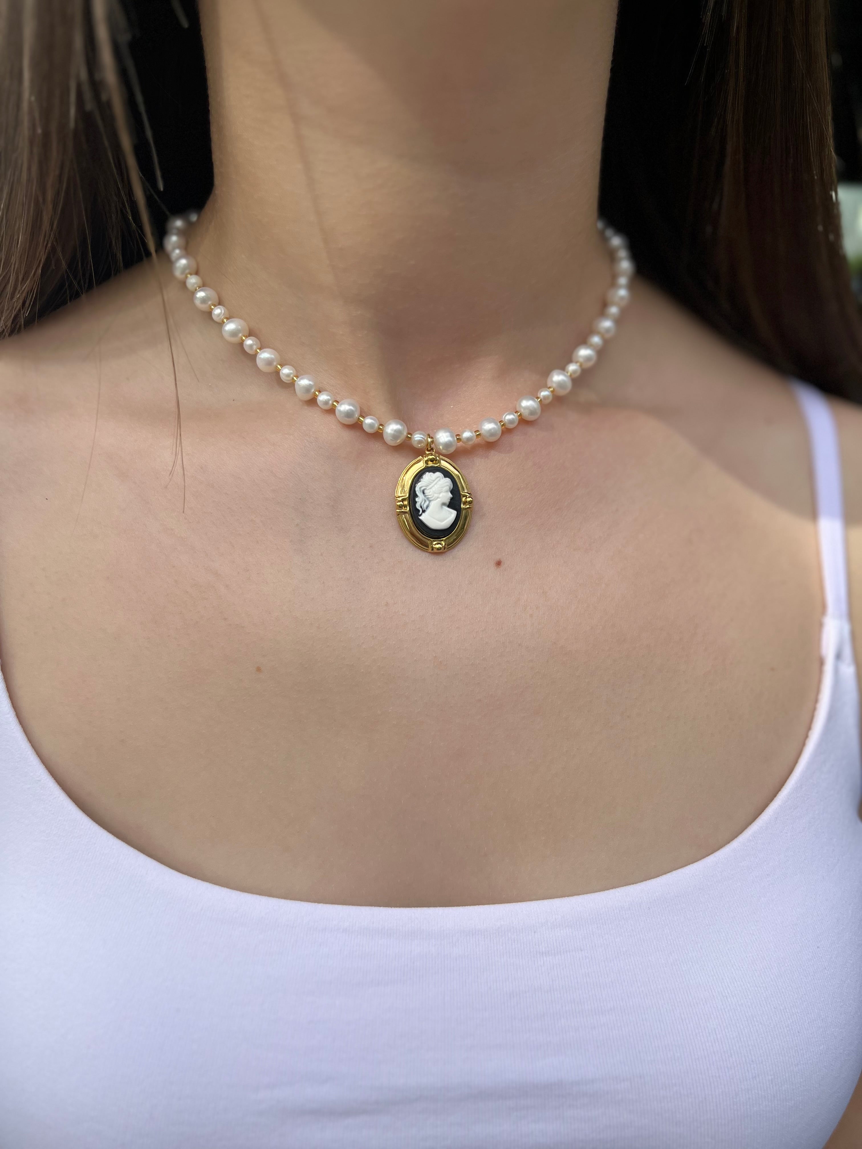 Pearl Necklace with cameo pendant: 18K Gold Plated