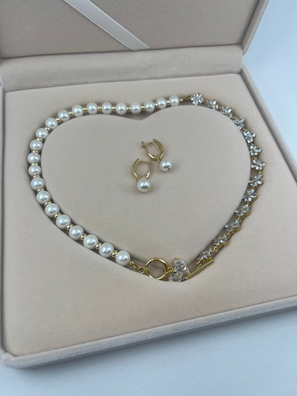 Asymmetrical Pearl Necklace with earrings : 18K Gold Plated