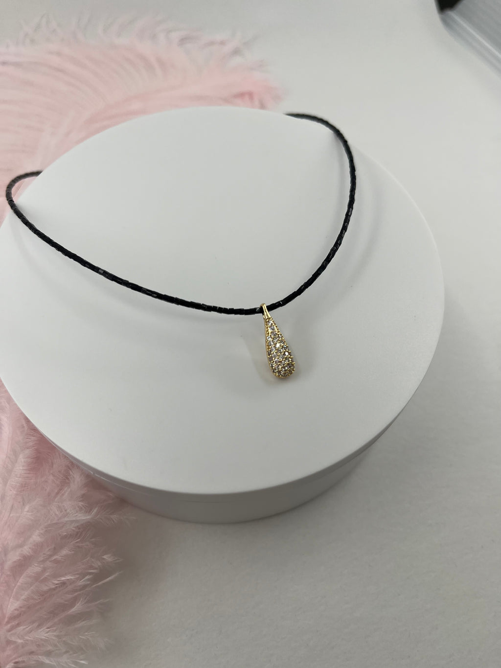 Beaded choker with zirconia teardrop pendants: 18K Gold Plated
