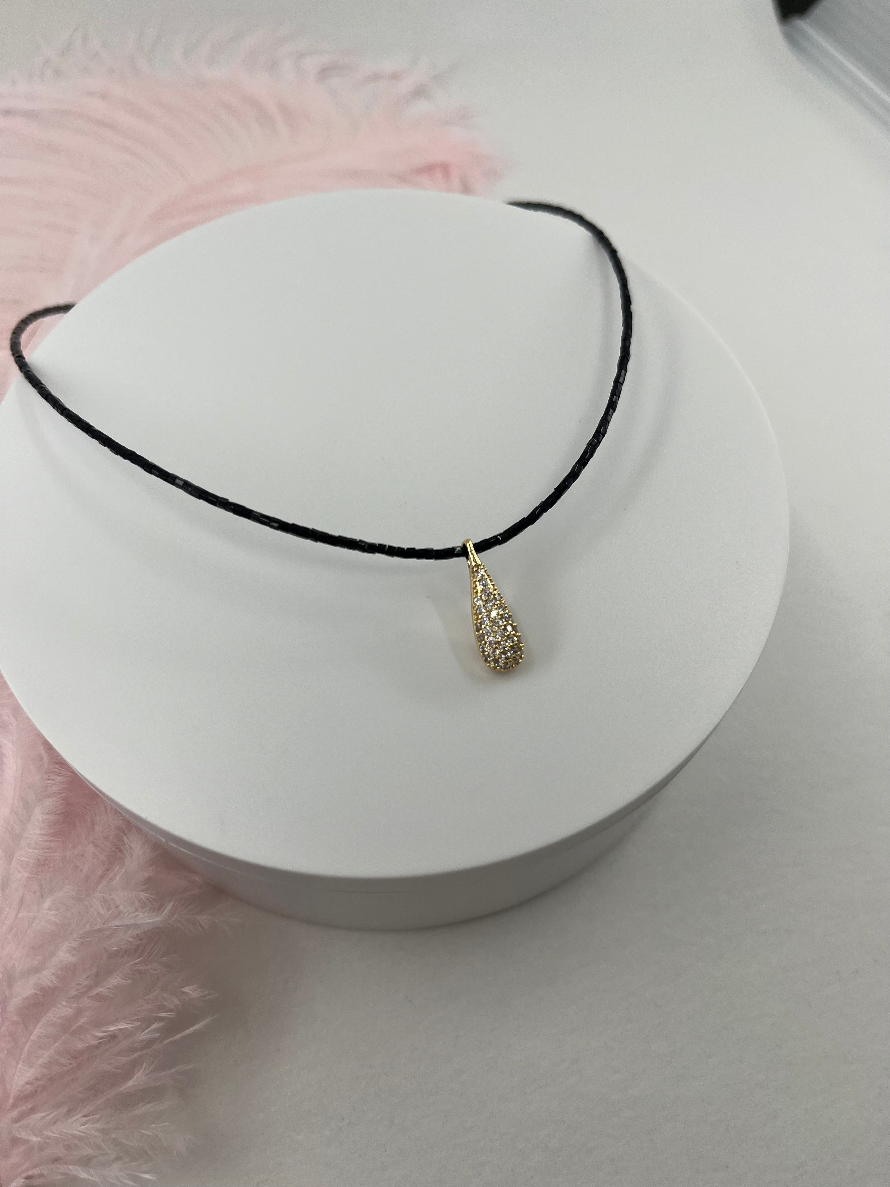 Beaded choker with zirconia teardrop pendants: 18K Gold Plated