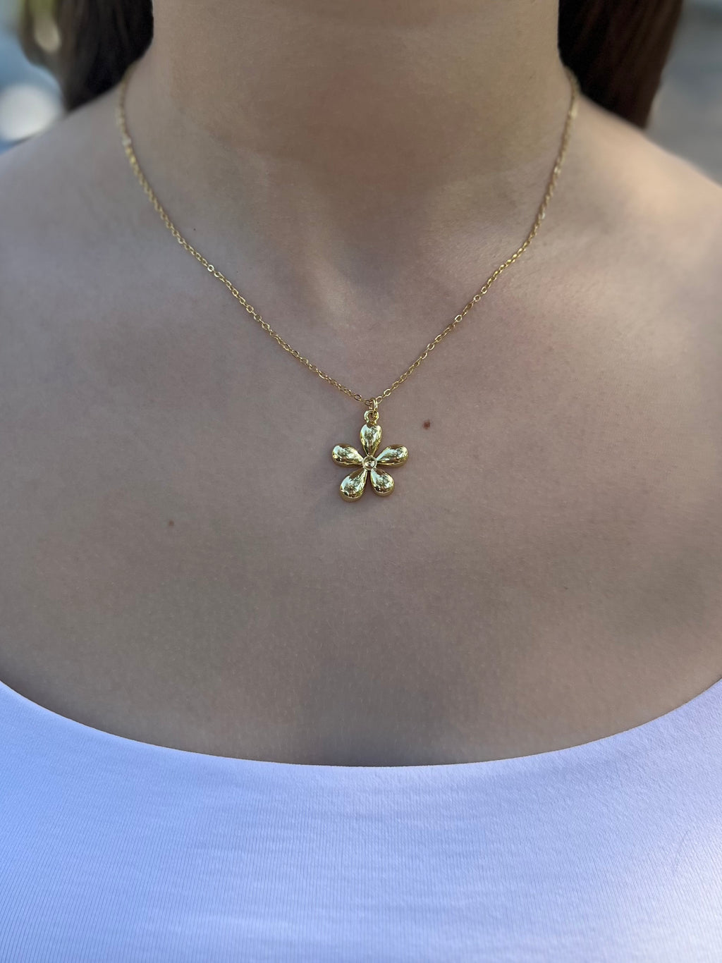 Choker necklace with gold flower pendants: 18K Gold Plated