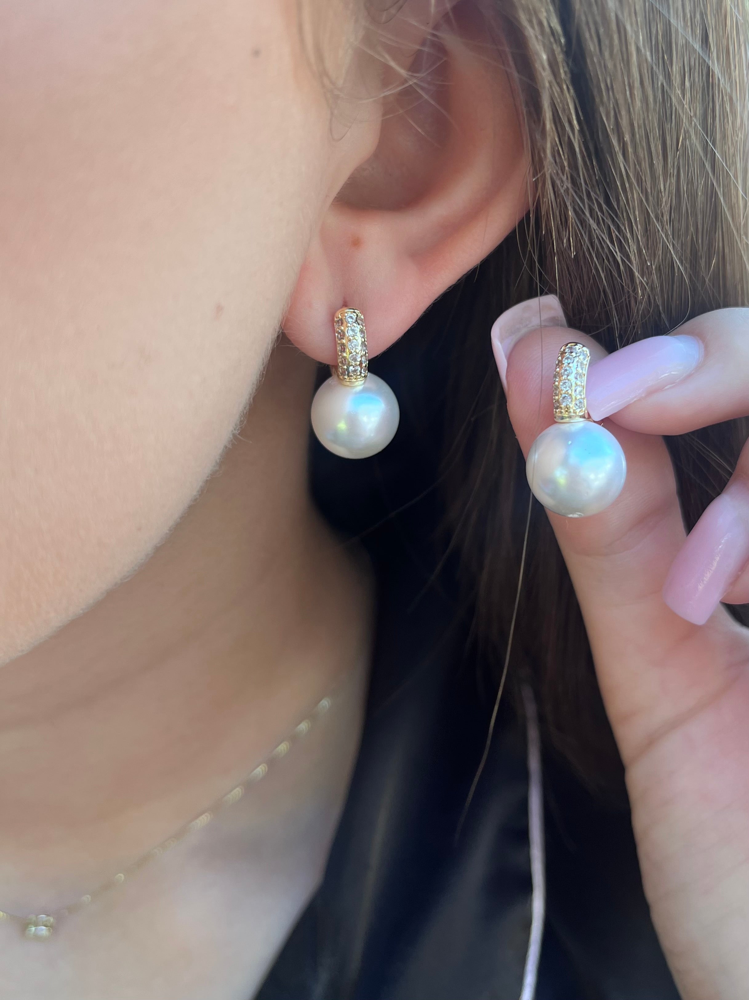 Natural Pearl Shell Gold Zirconia Earrings