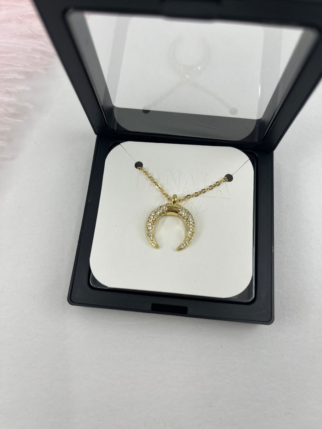 Choker necklace with zirconia moon pendants: 18K Gold Plated