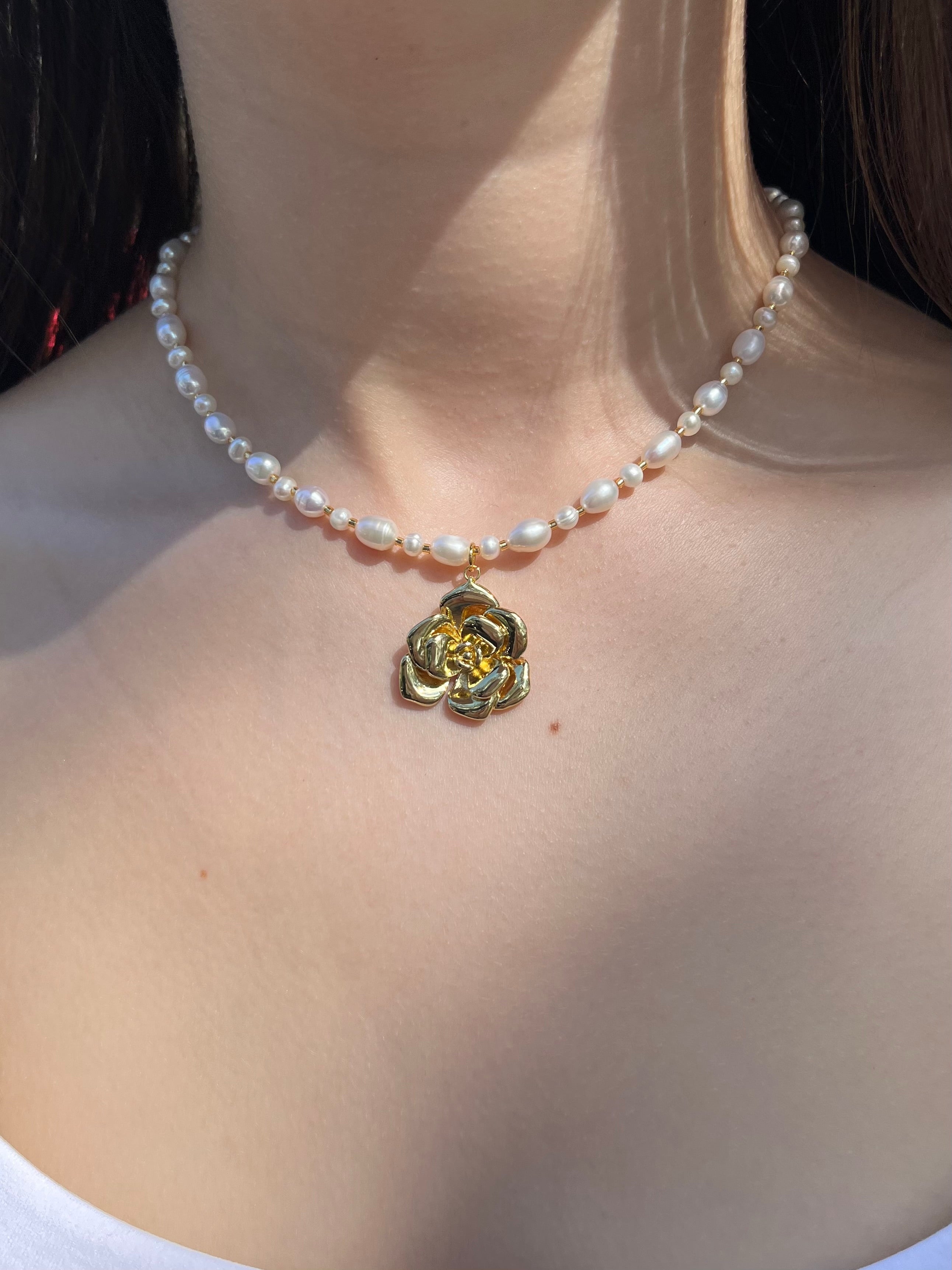 Pearl Necklace with rose pendant: 18K Gold Plated