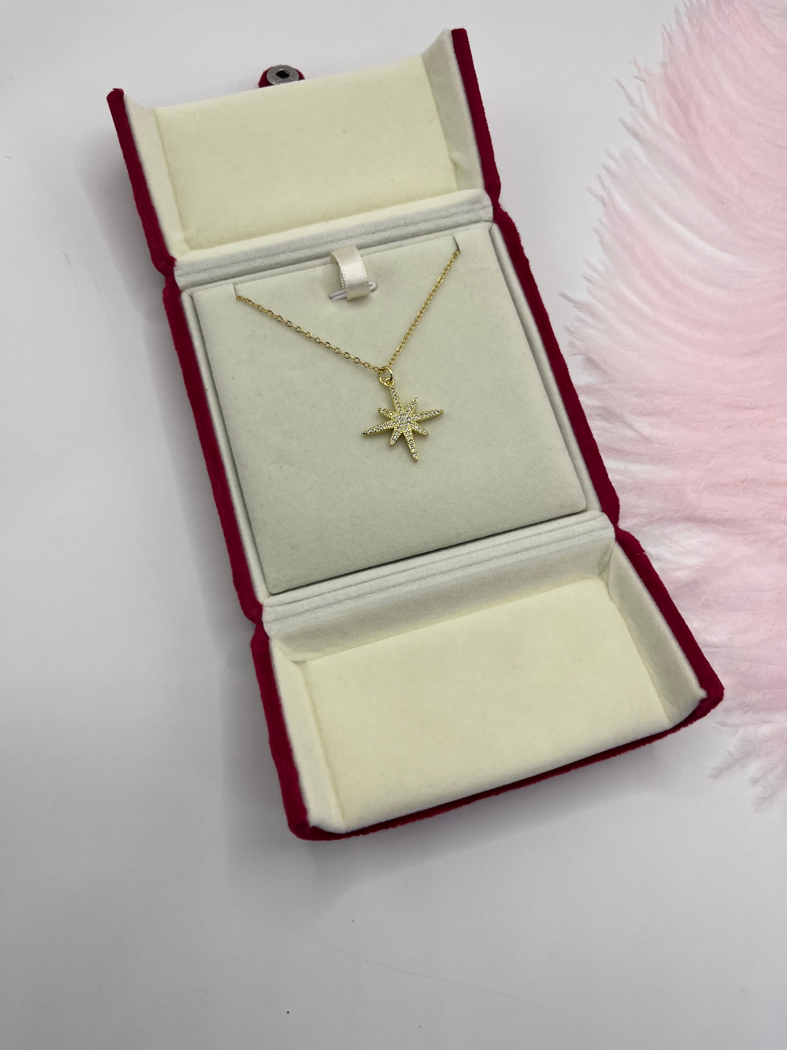 Choker necklace with zirconia star pendants: 18K Gold Plated