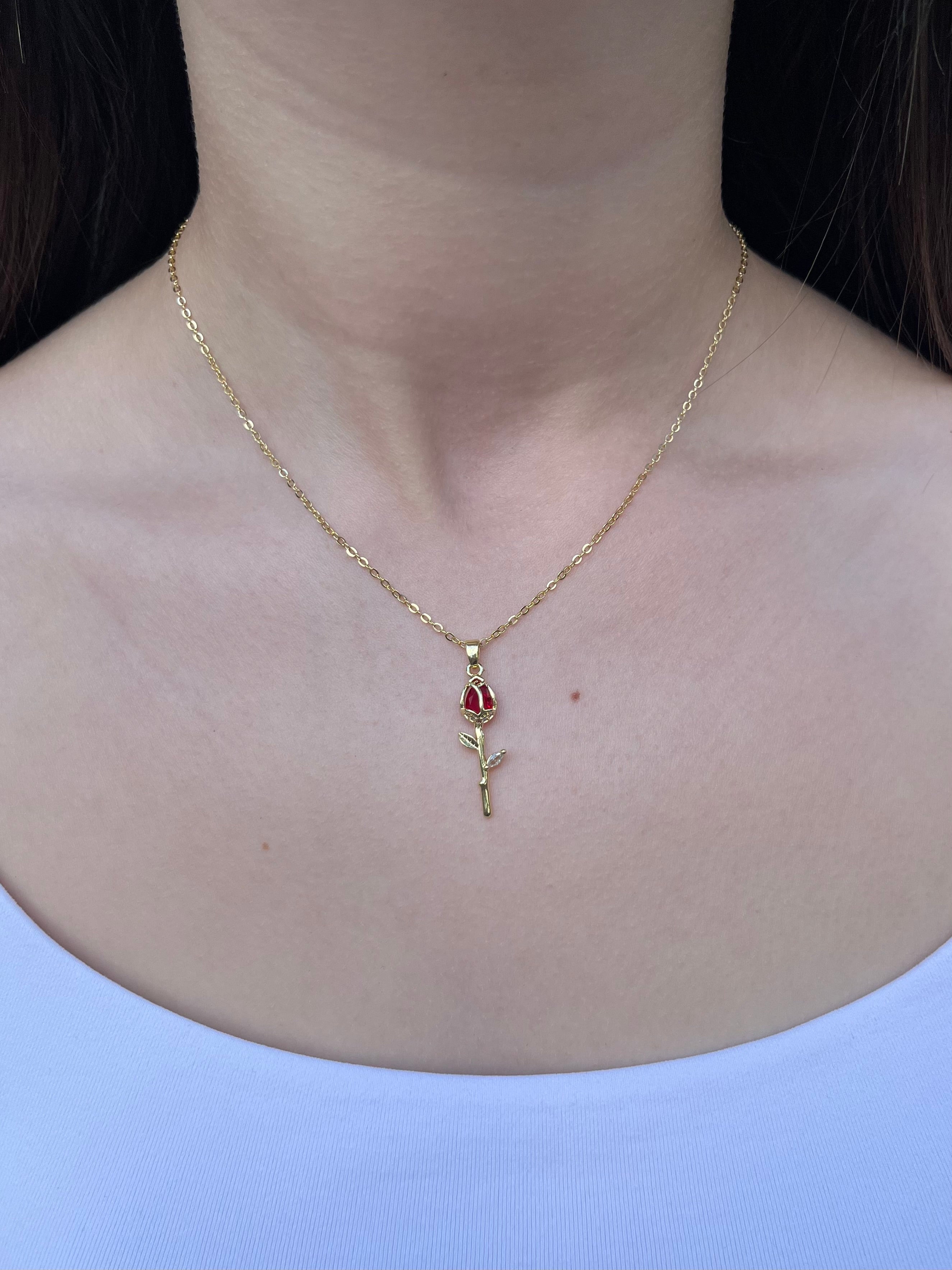 Choker necklace with gold zirconia rose pendants: 18K Gold Plated