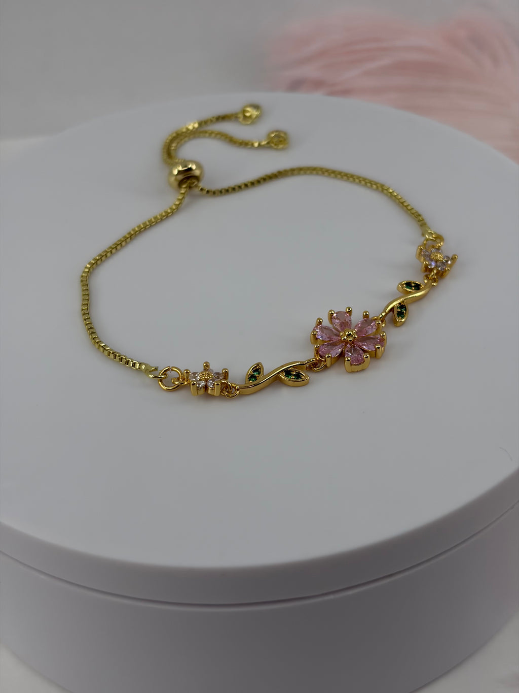 Flowers bracelet with slider chain