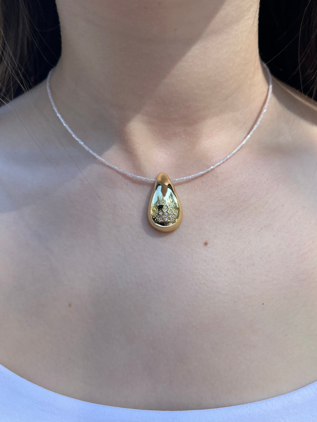 Beaded choker with gold teardrop crown pendants: 18K Gold Plated