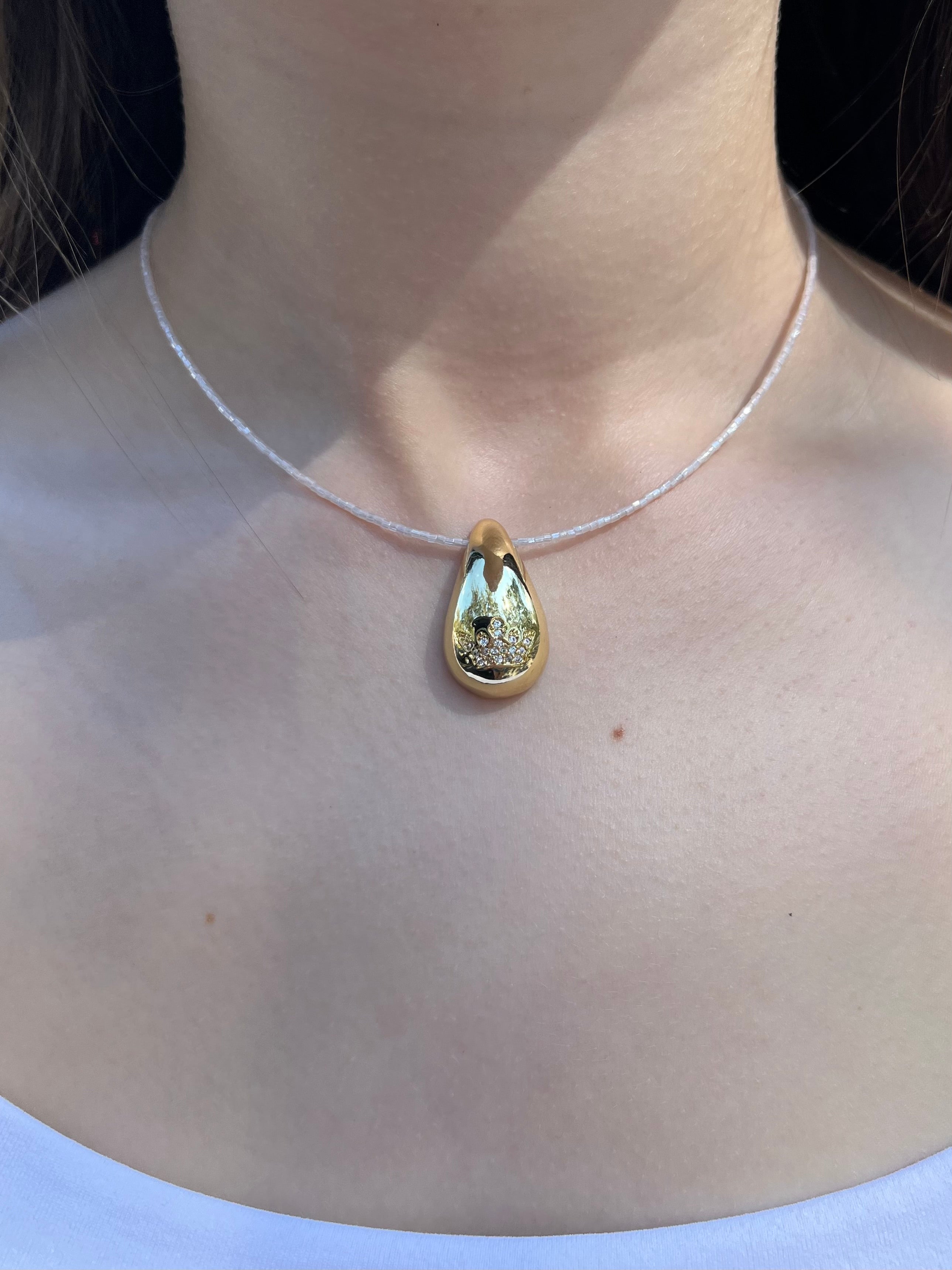 Beaded choker with gold teardrop crown pendants: 18K Gold Plated