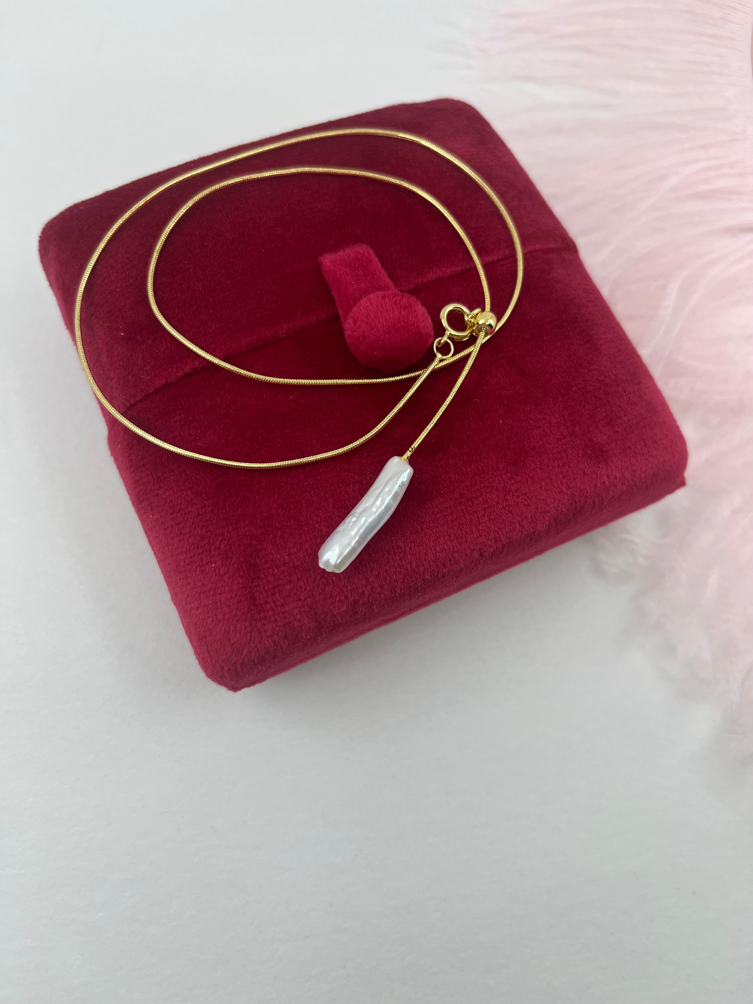 Baroque Pearl Y-Necklace, 18k gold plated