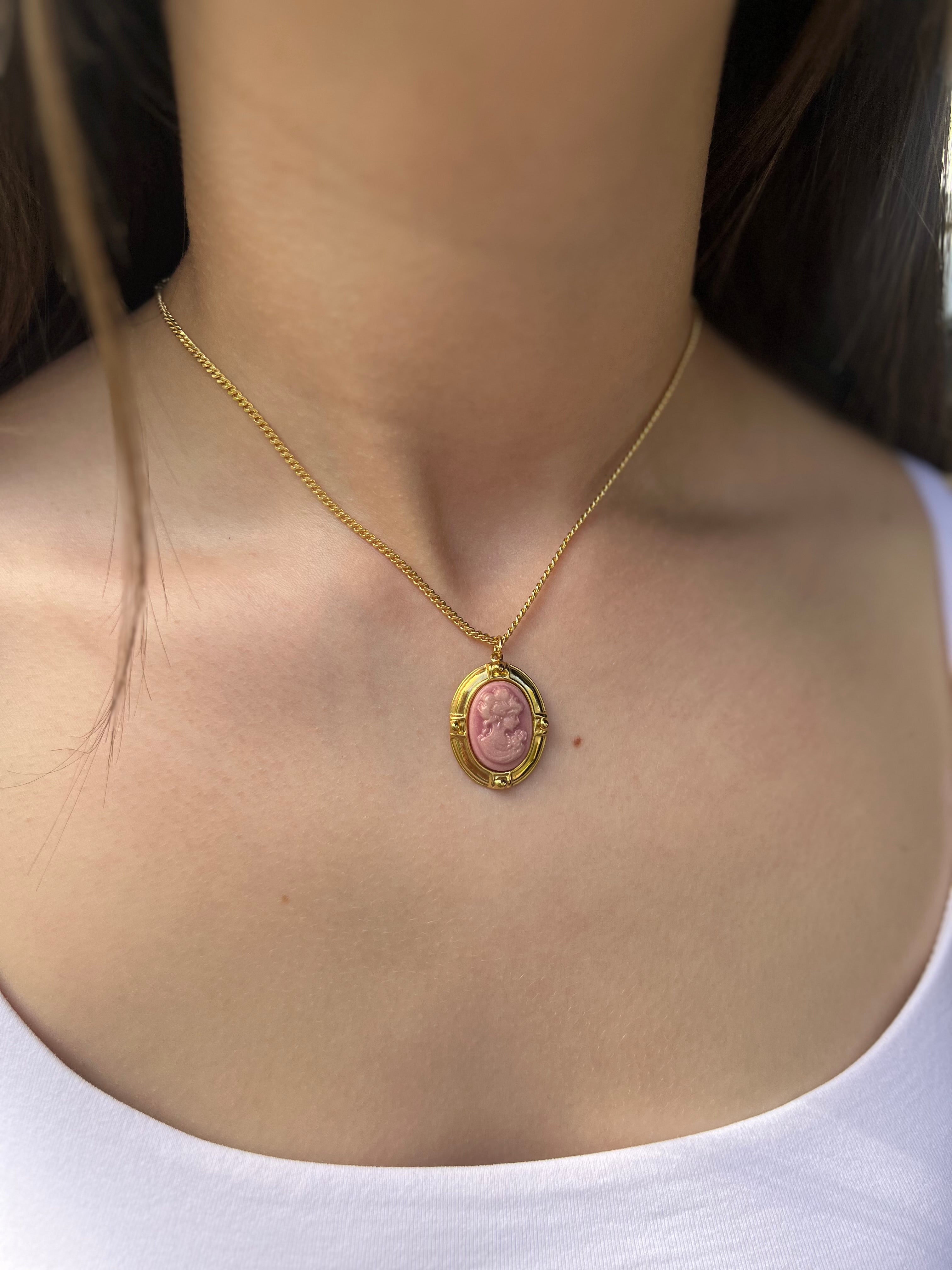 Victorian necklace with Cameo pendant: 18K Gold Plated
