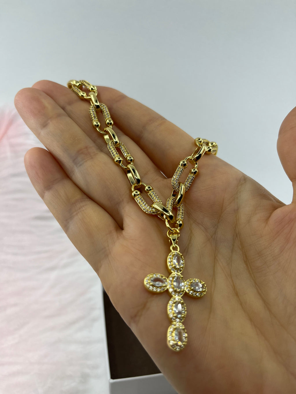 Zirconia chain necklace with cross pendant