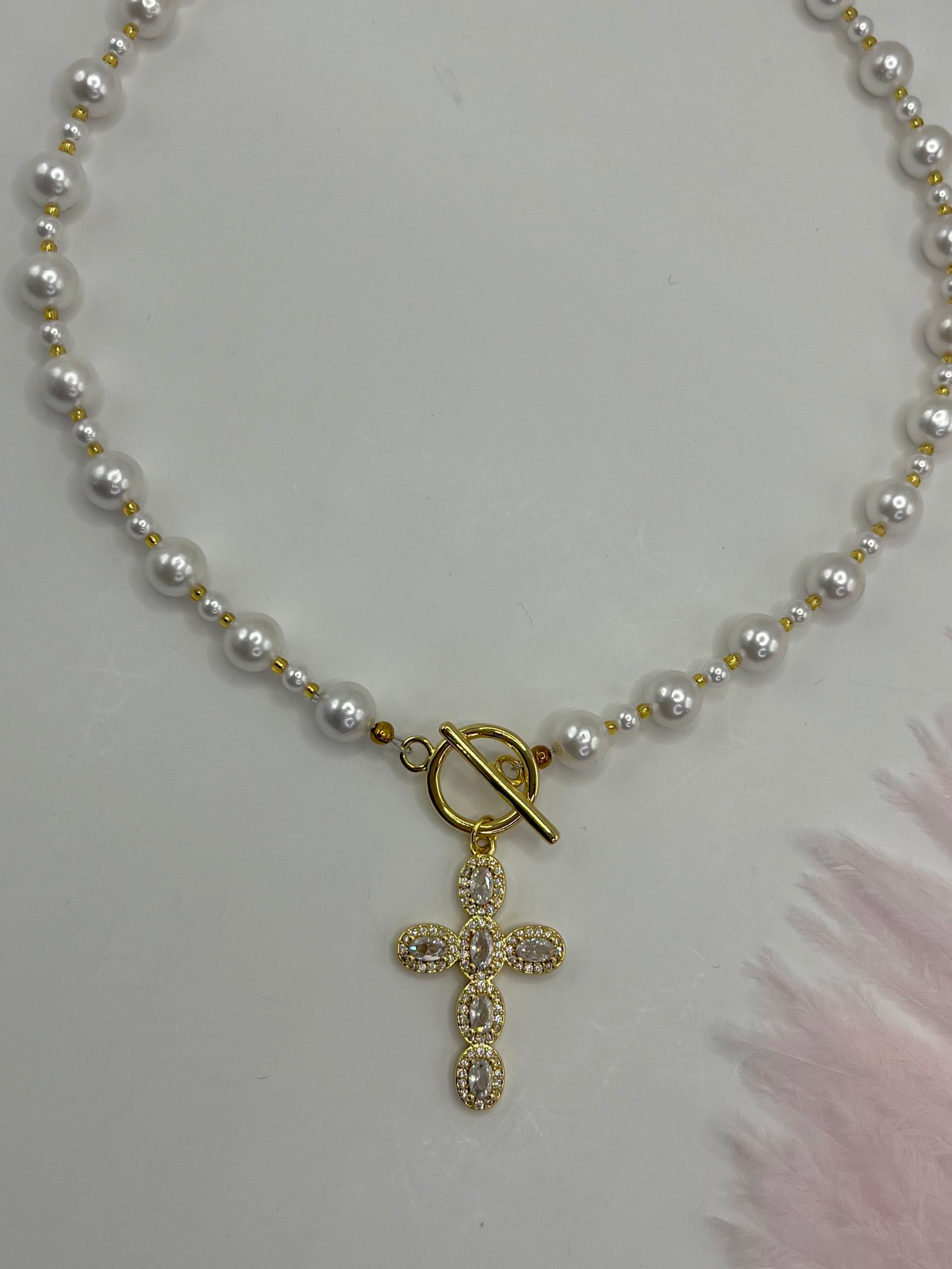 Shell Pearl Choker Necklace with Cross pendant: 18K Gold Plated