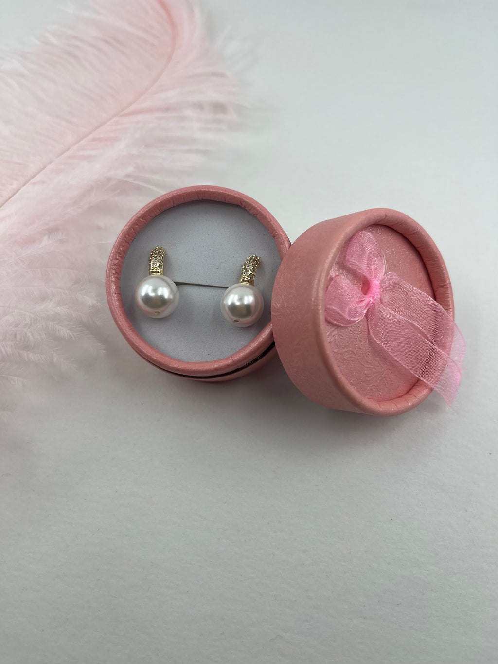 Natural Pearl Shell Gold Zirconia Earrings