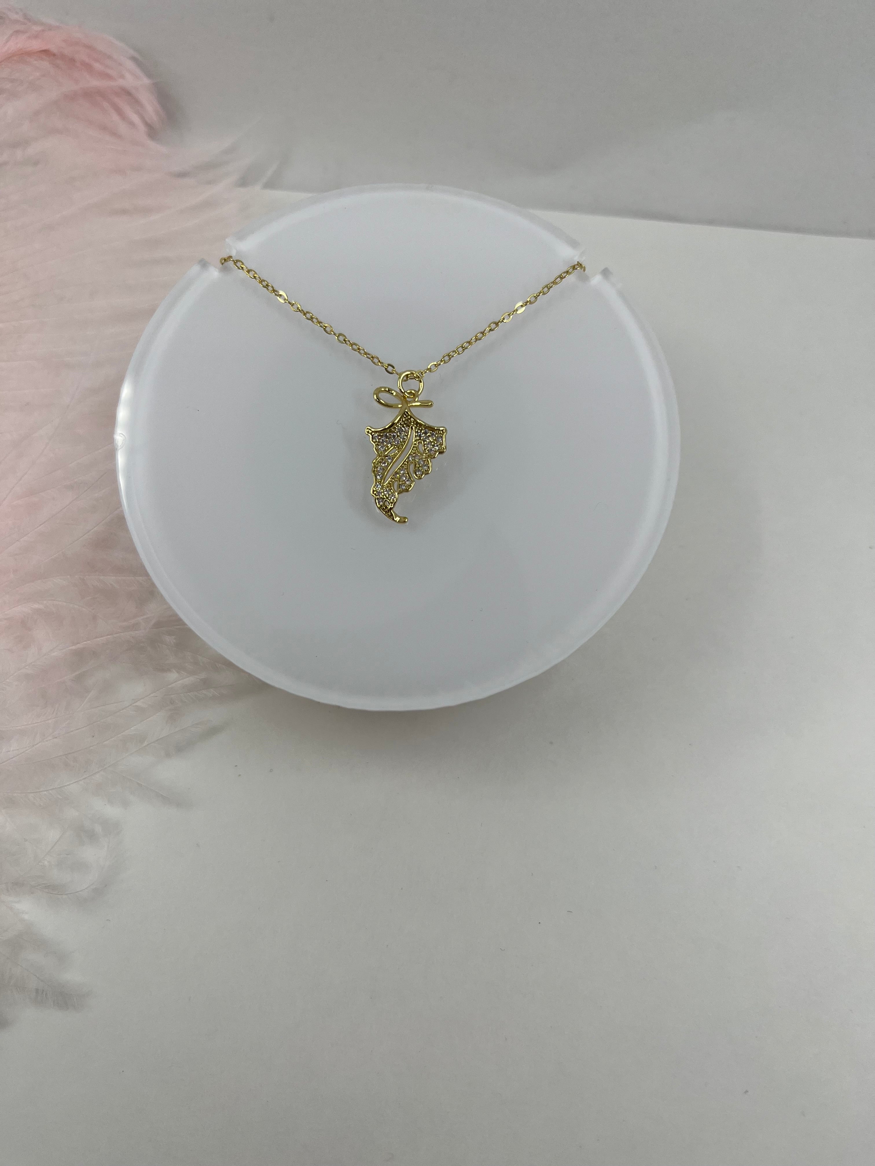 Choker necklace with zirconia leaf pendants: 18K Gold Plated