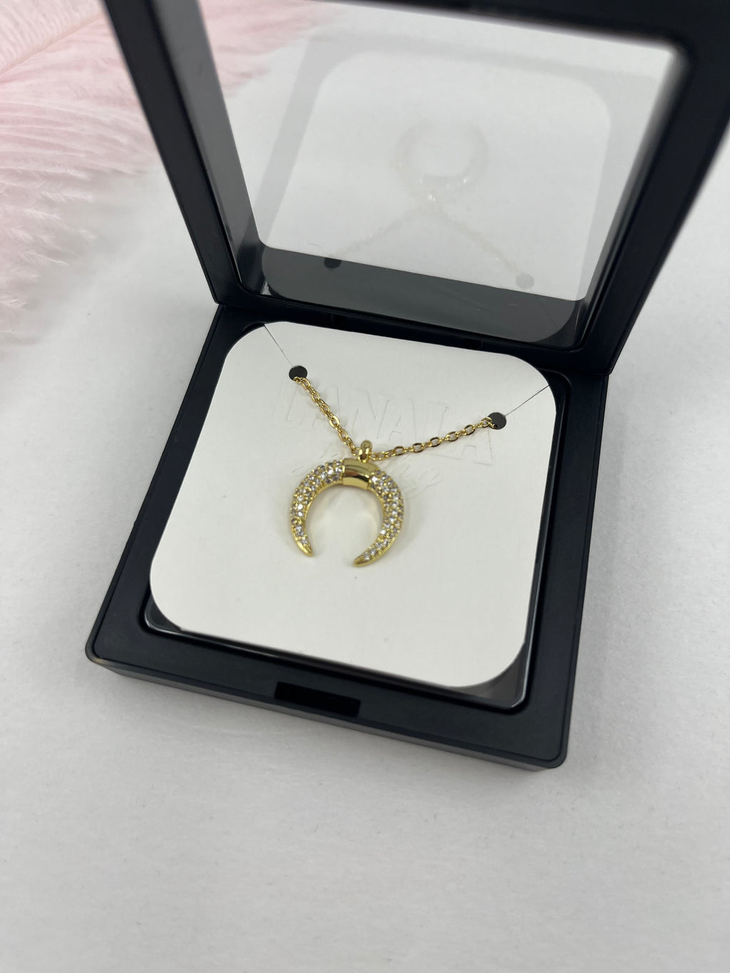 Choker necklace with zirconia moon pendants: 18K Gold Plated