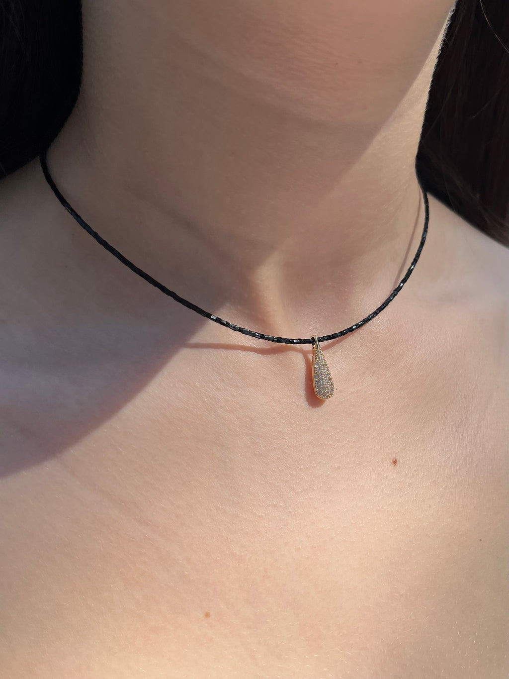 Beaded choker with zirconia teardrop pendants: 18K Gold Plated