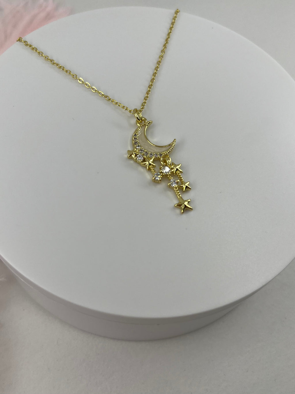 Choker necklace with zirconia moon star pendants: 18K Gold Plated