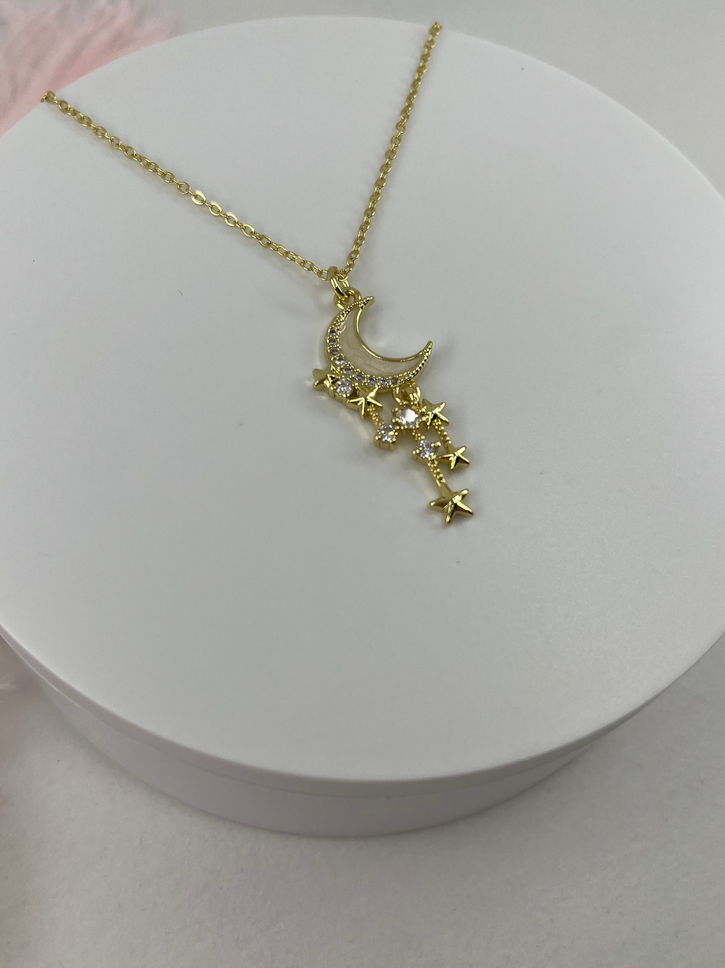 Choker necklace with zirconia moon star pendants: 18K Gold Plated